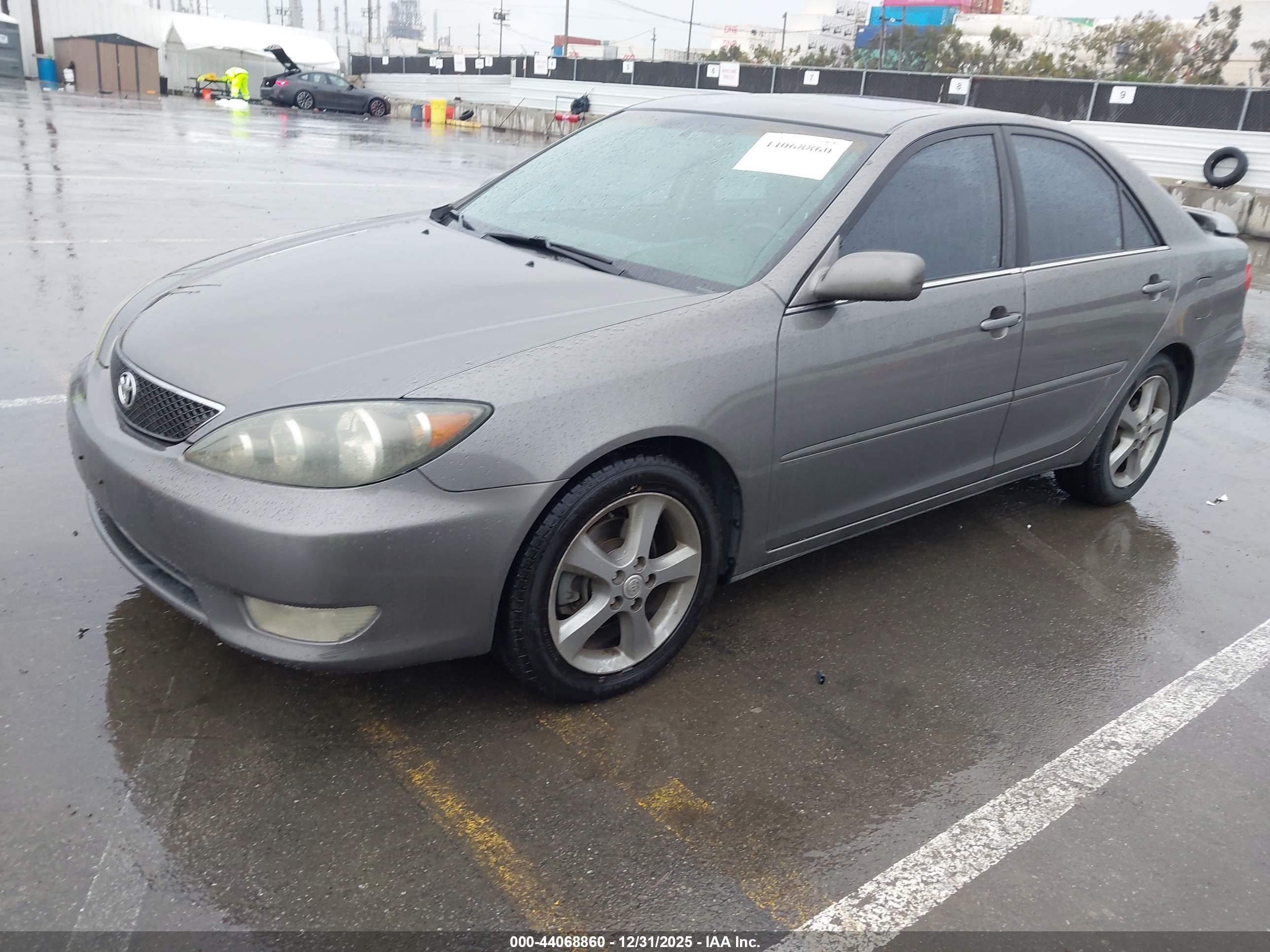 TOYOTA CAMRY image 2