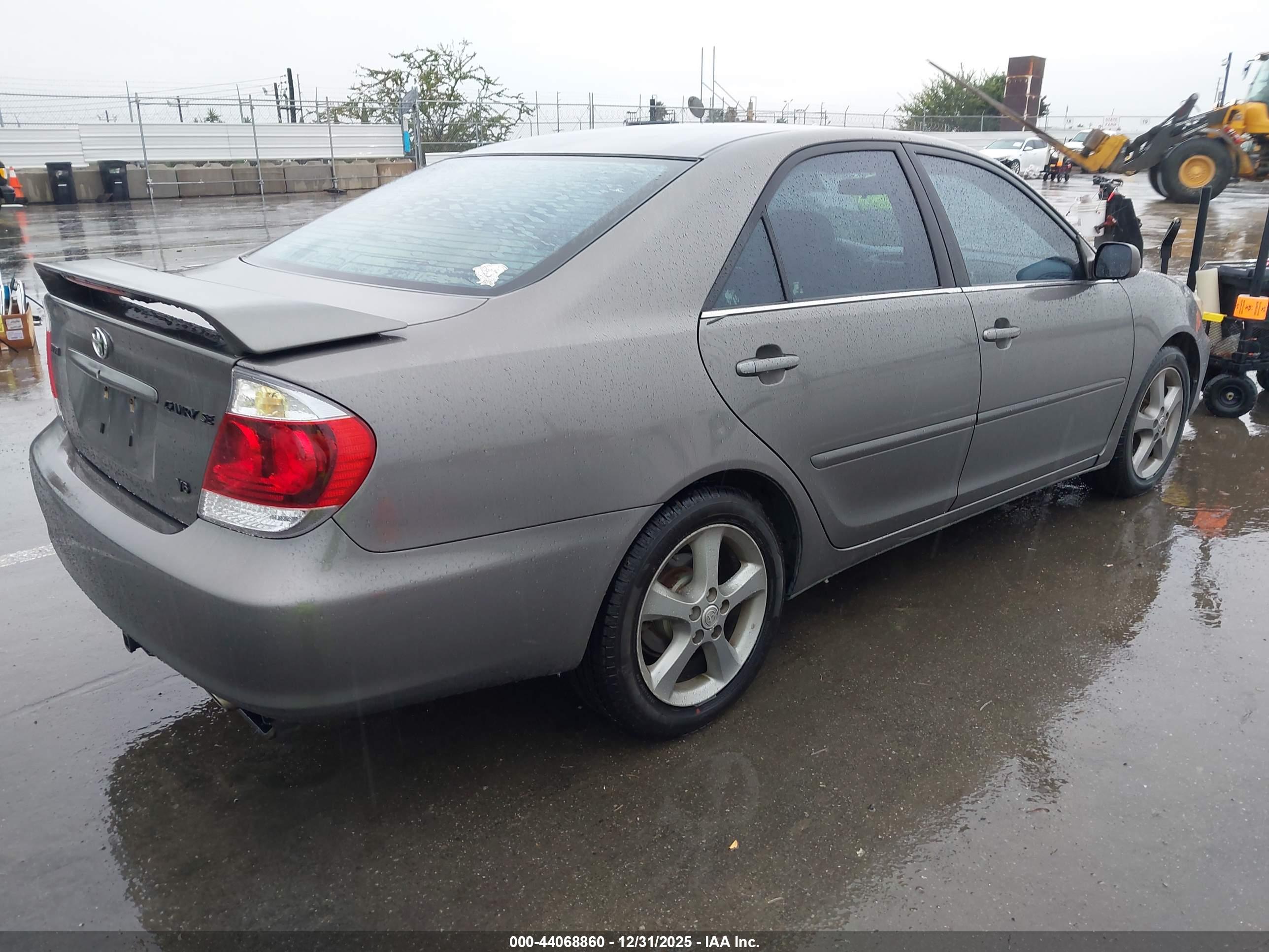 TOYOTA CAMRY image 4
