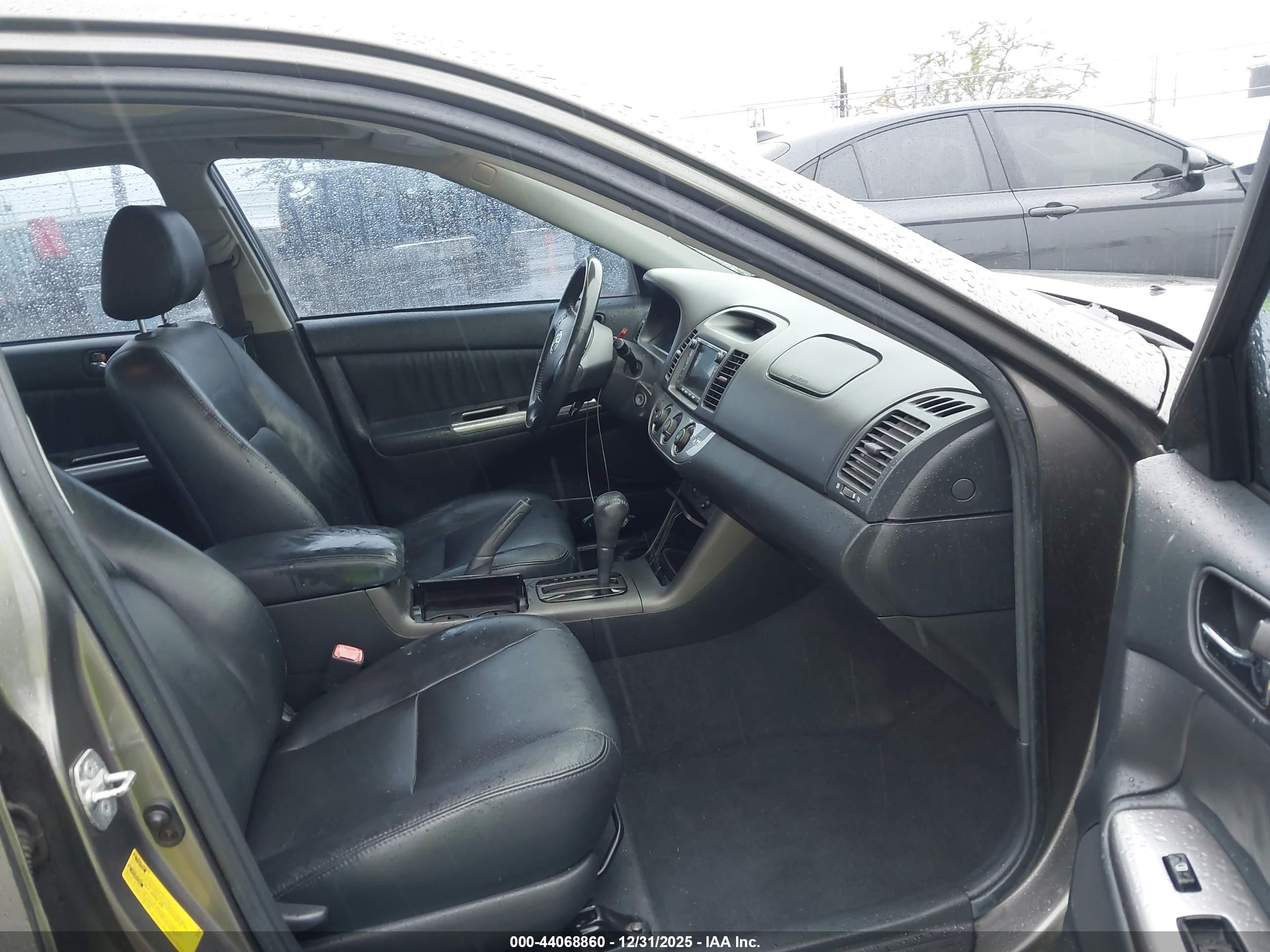 TOYOTA CAMRY image 5