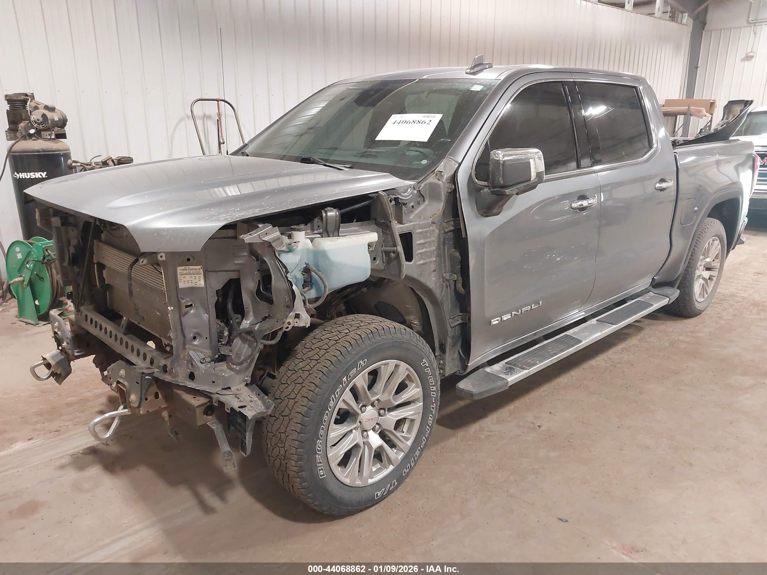 GMC SIERRA image 2