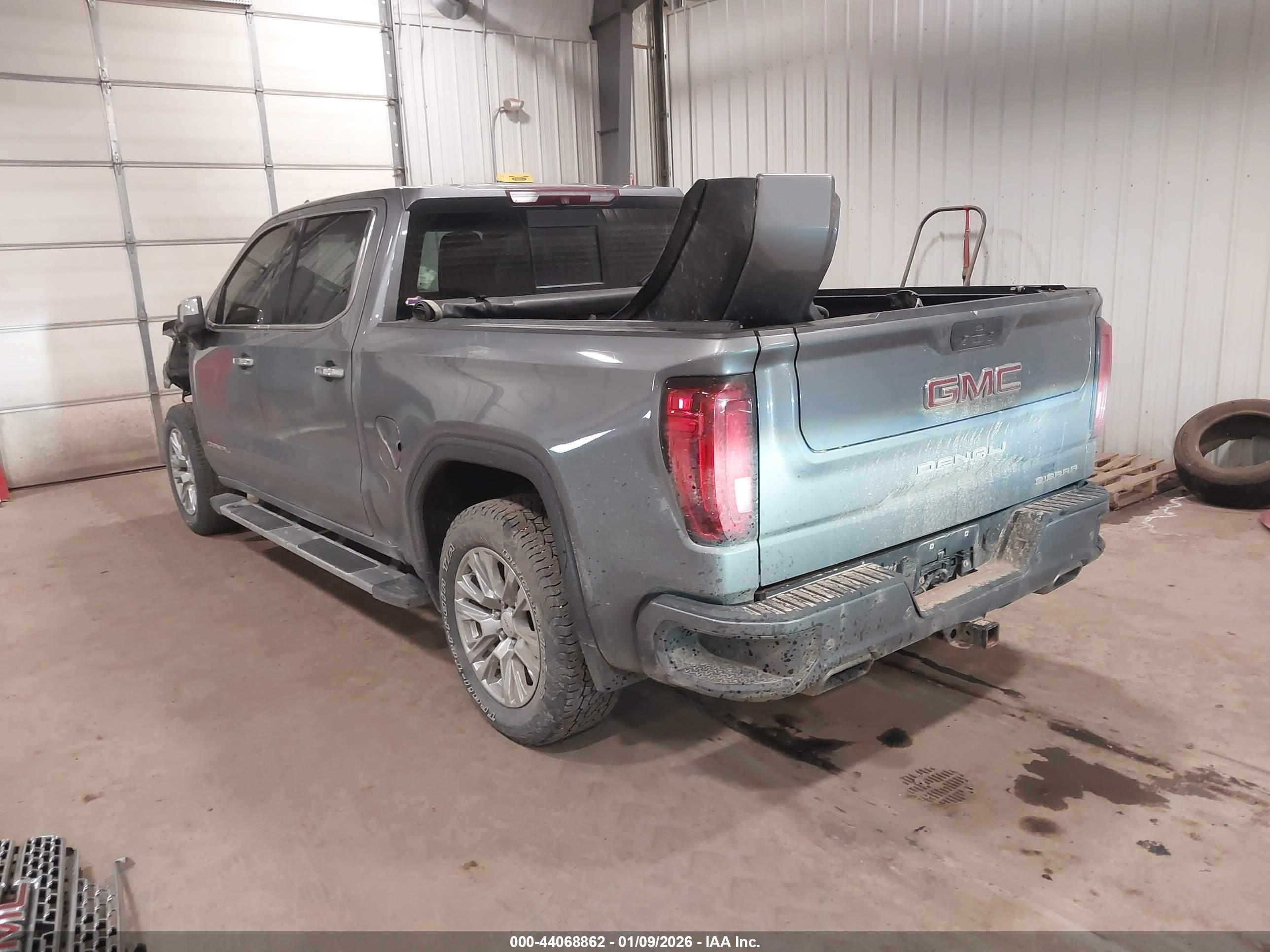 GMC SIERRA image 3
