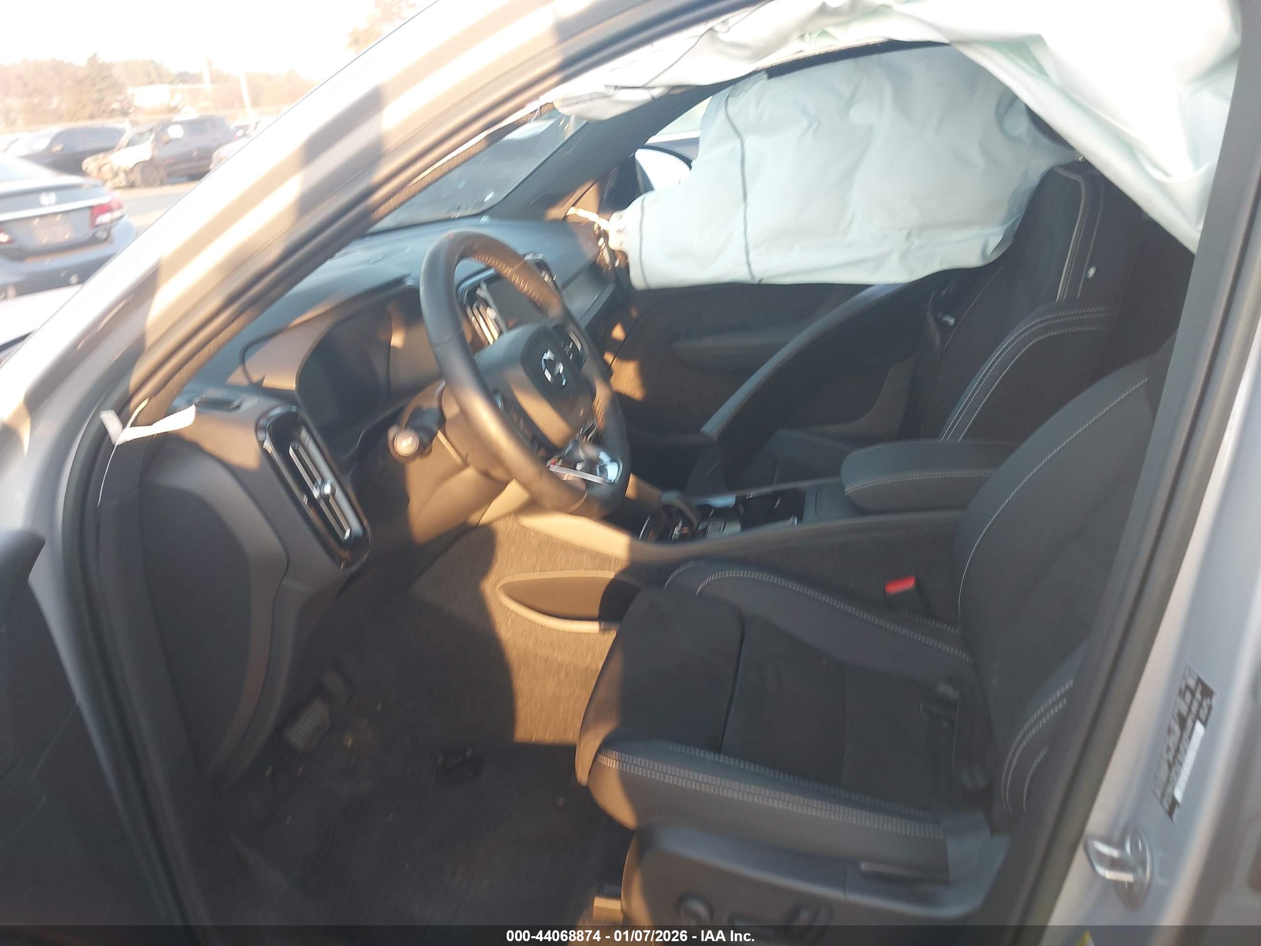 VOLVO XC40 image 5