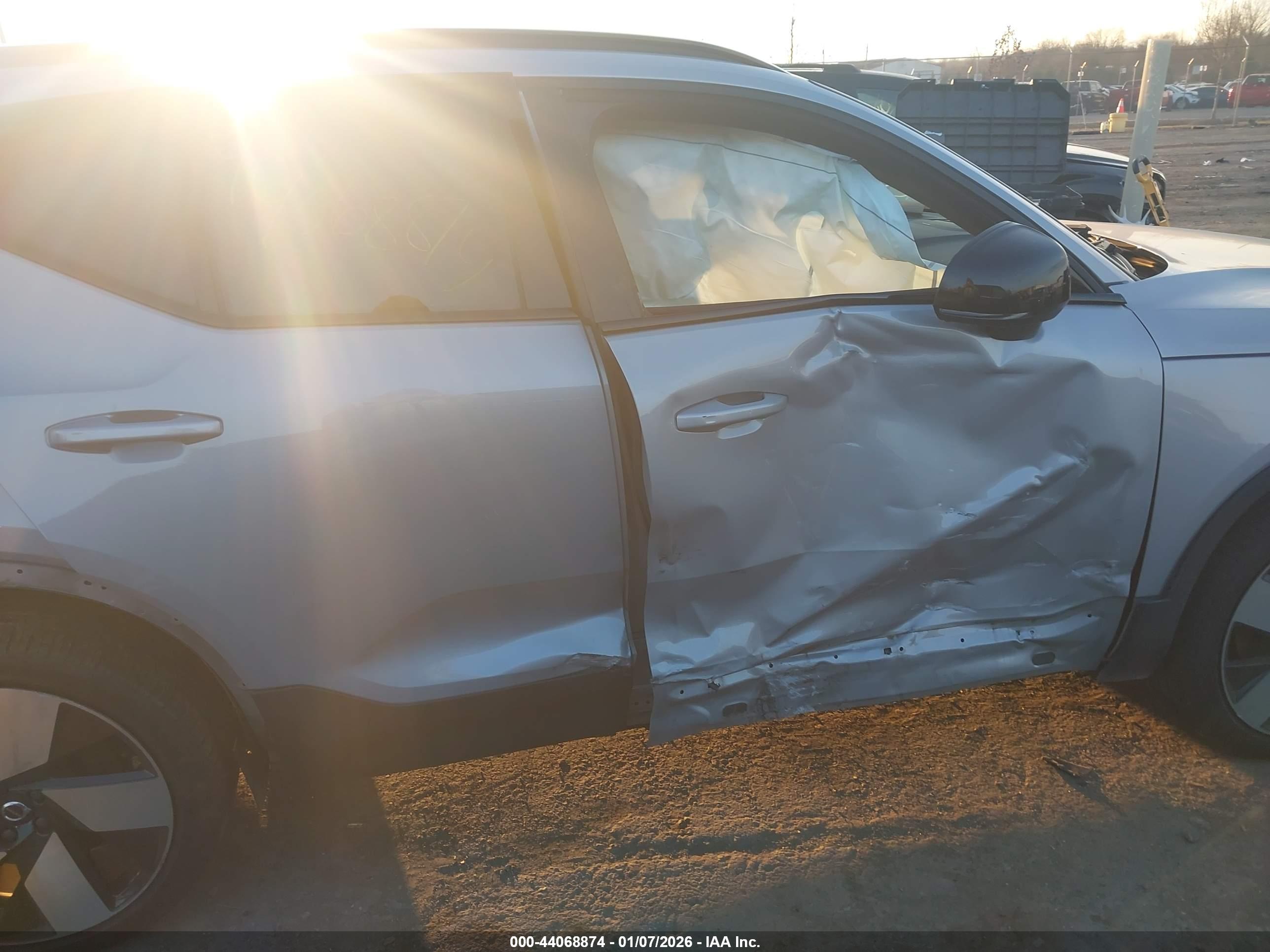 VOLVO XC40 image 6