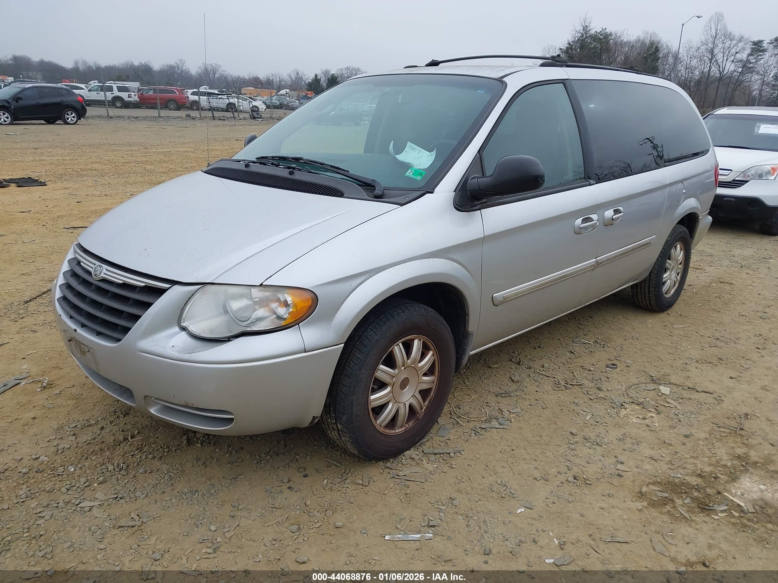 CHRYSLER TOWN image 2