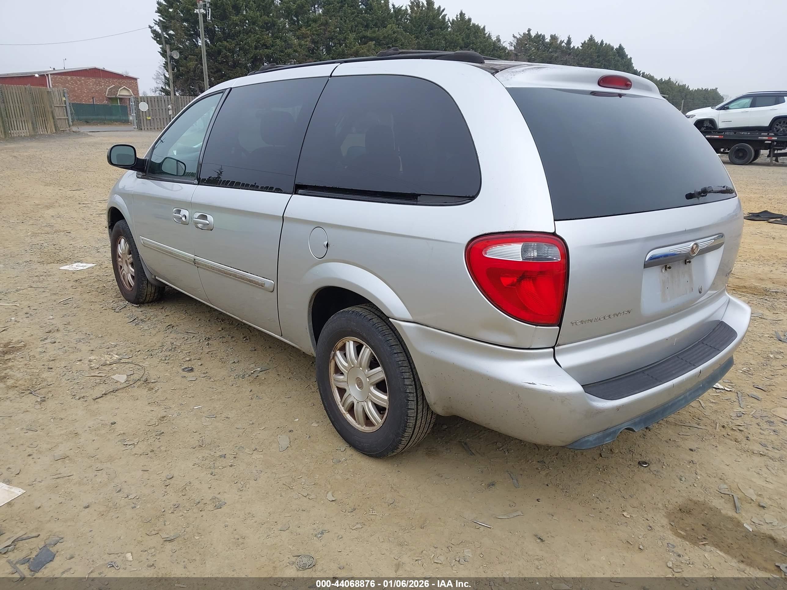 CHRYSLER TOWN image 3