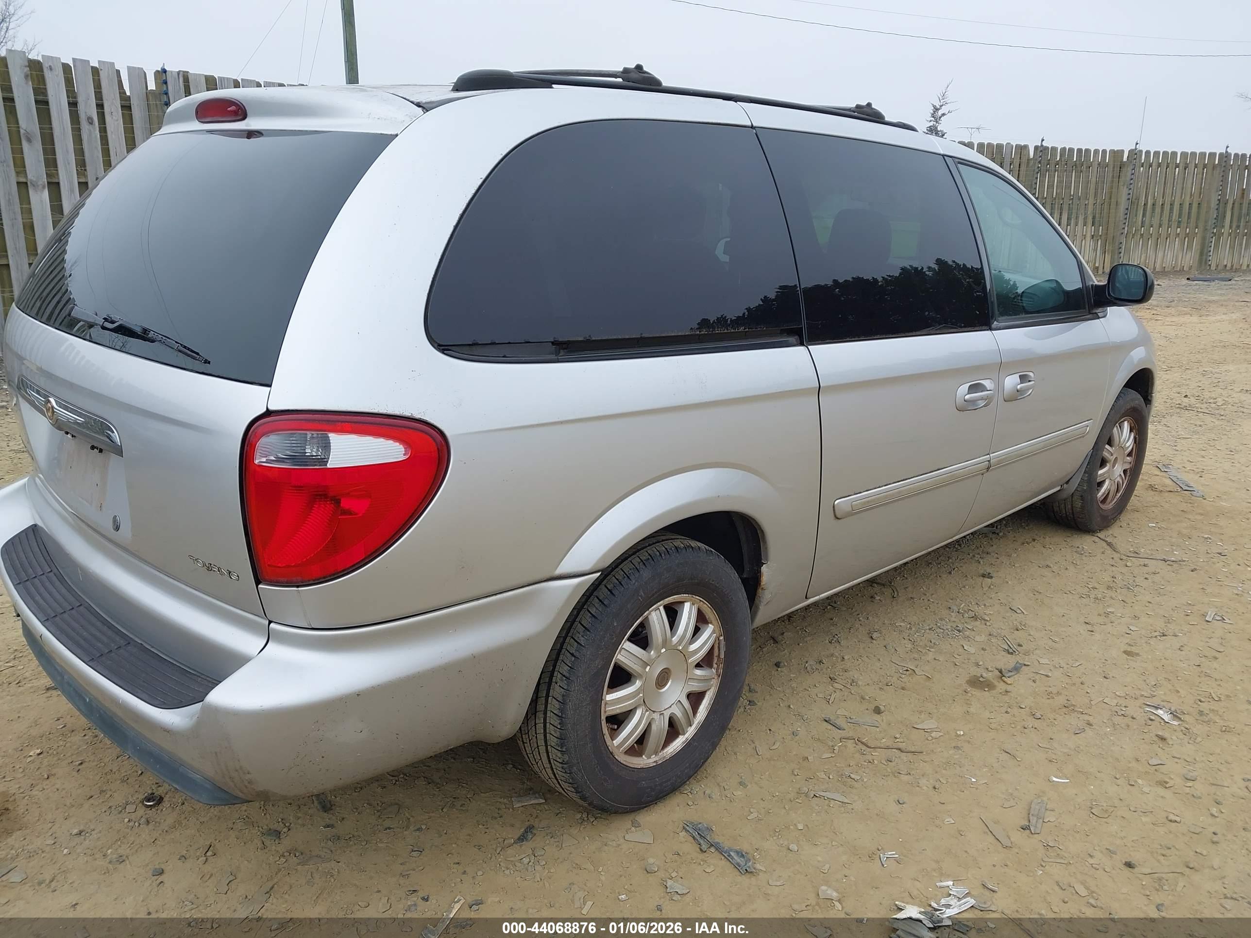 CHRYSLER TOWN image 4