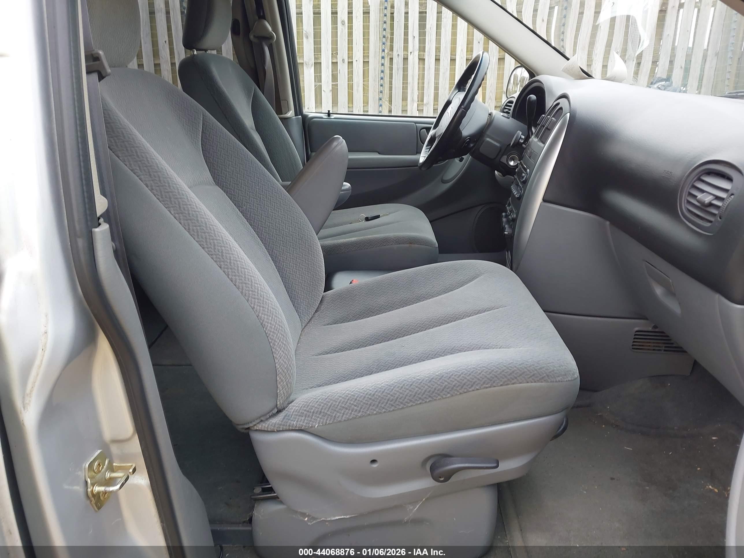 CHRYSLER TOWN image 5