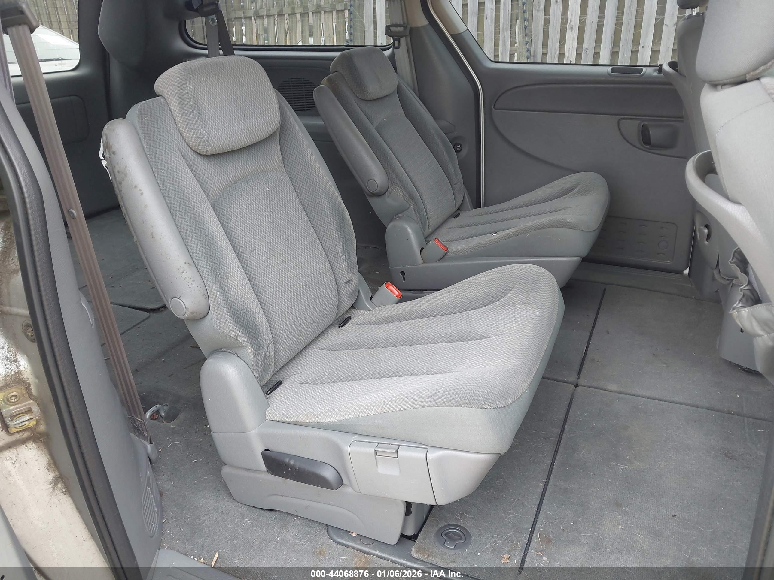 CHRYSLER TOWN image 8