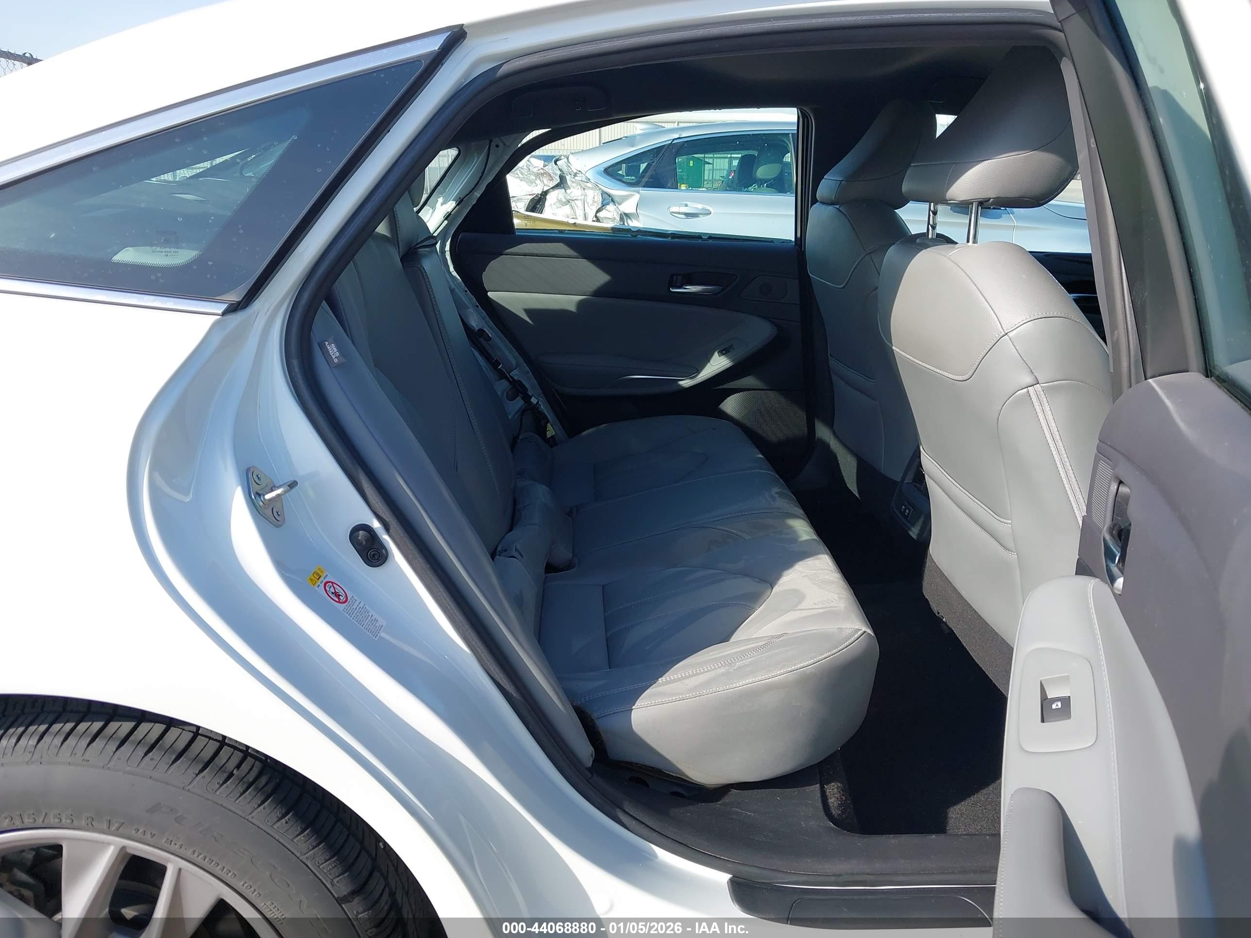 TOYOTA AVALON image 8