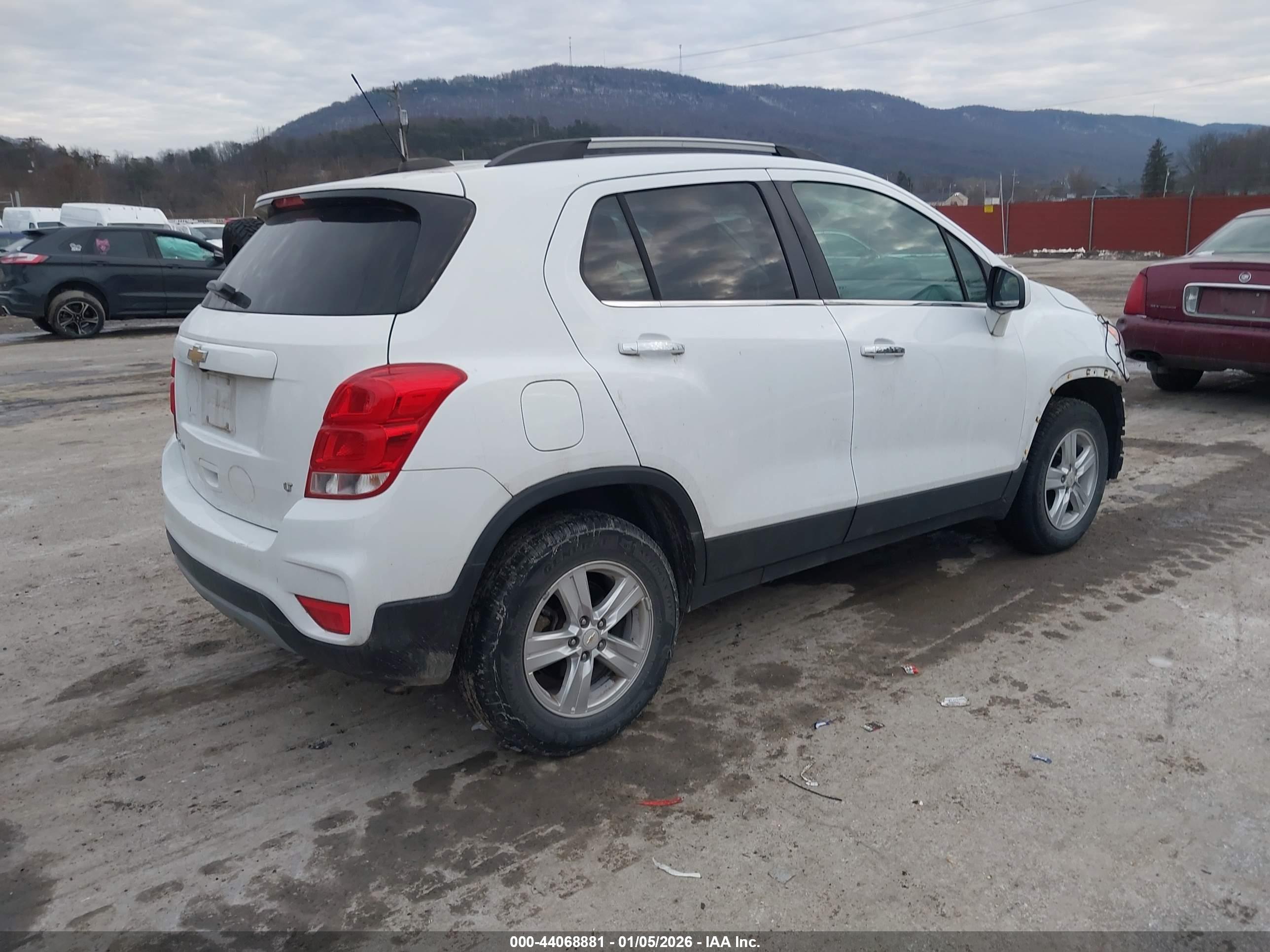 CHEVROLET TRAX image 4