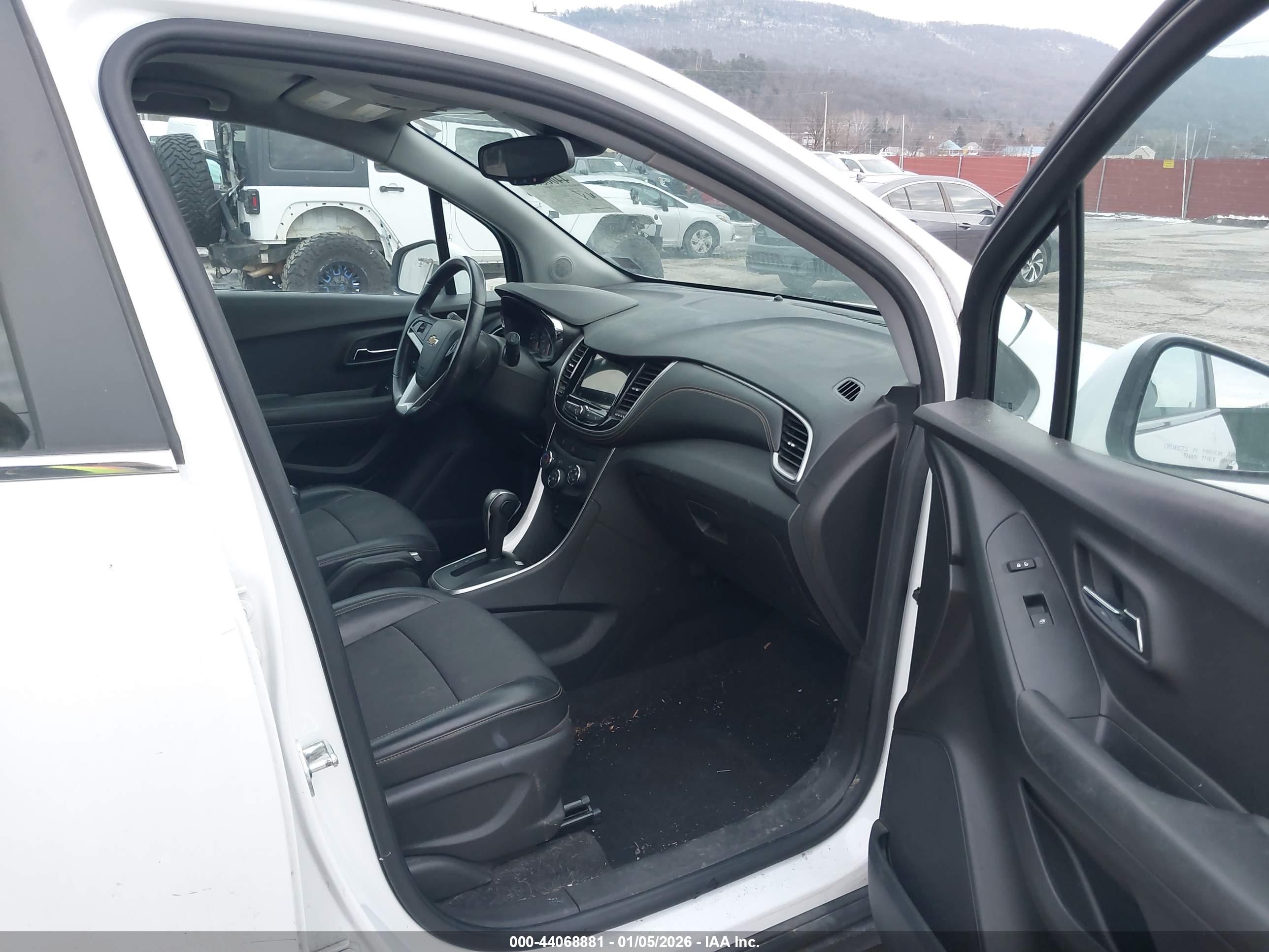 CHEVROLET TRAX image 5