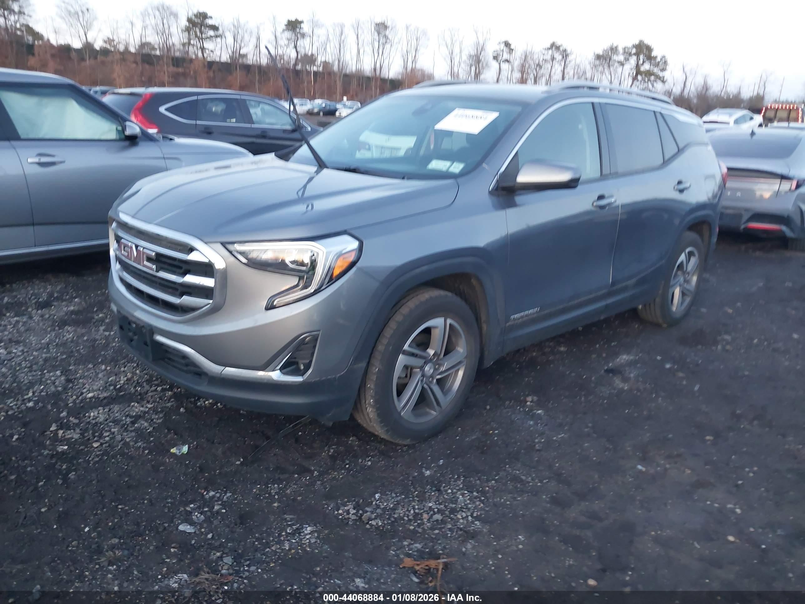 GMC TERRAIN image 2