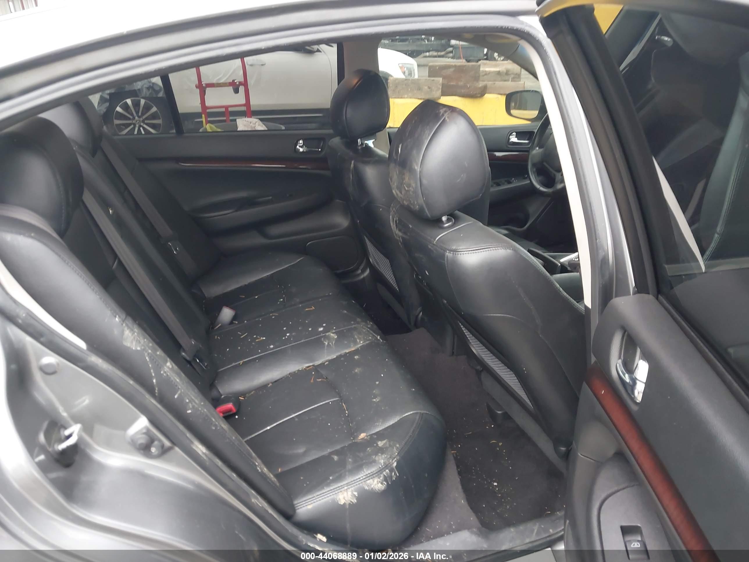 INFINITI G37 image 8