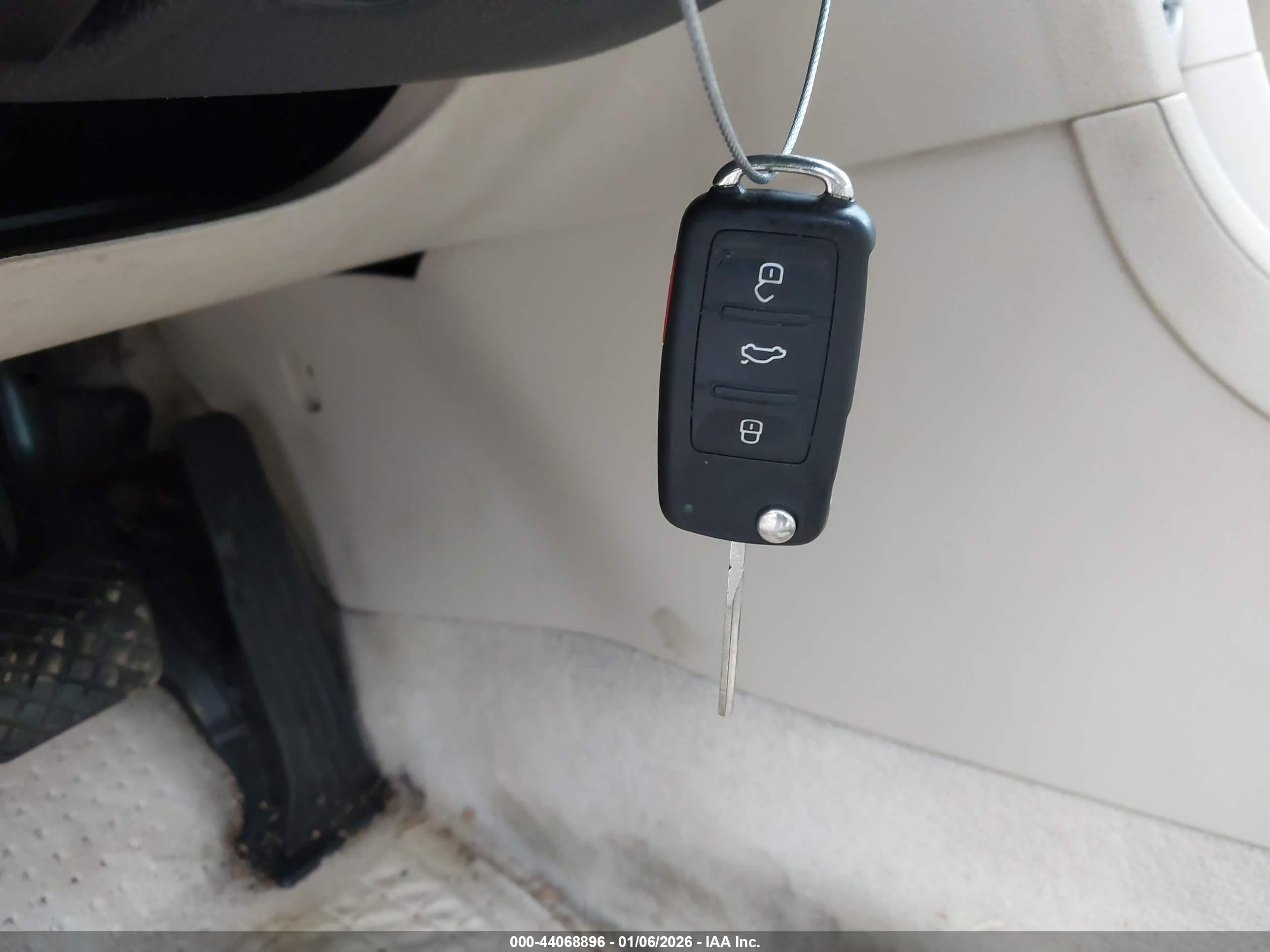 VOLKSWAGEN PASSAT image 11