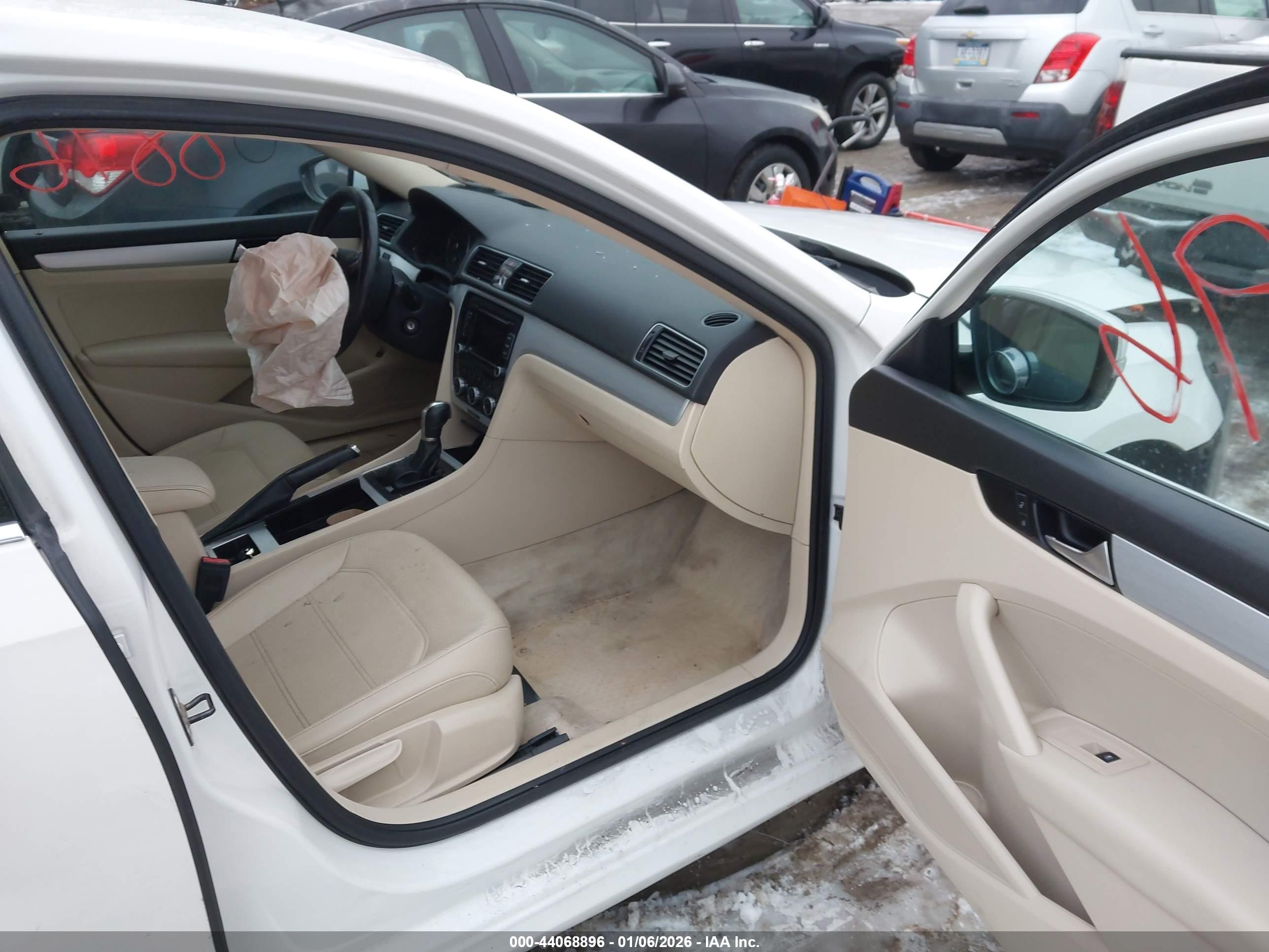VOLKSWAGEN PASSAT image 5