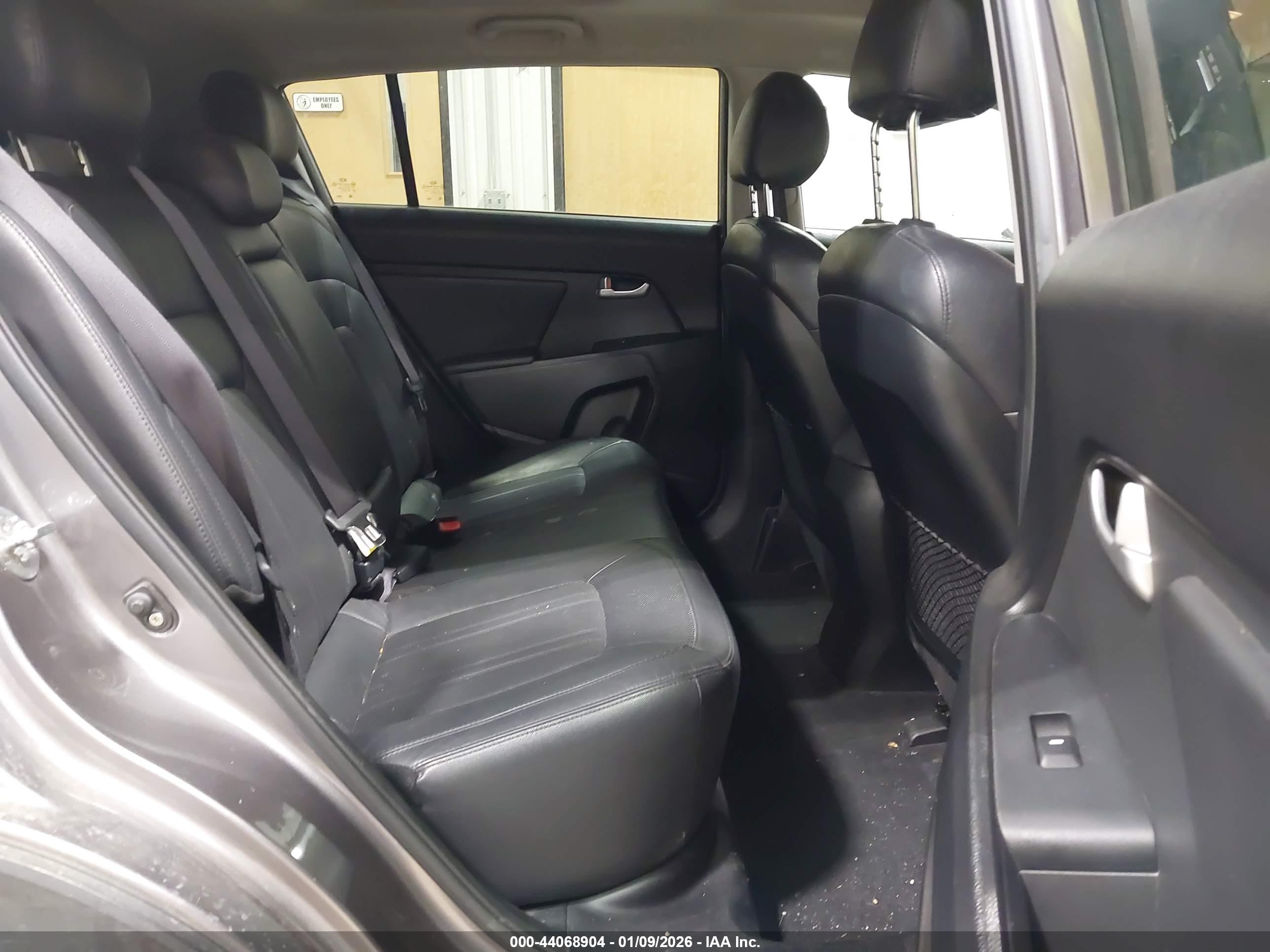 KIA SPORTAGE image 8