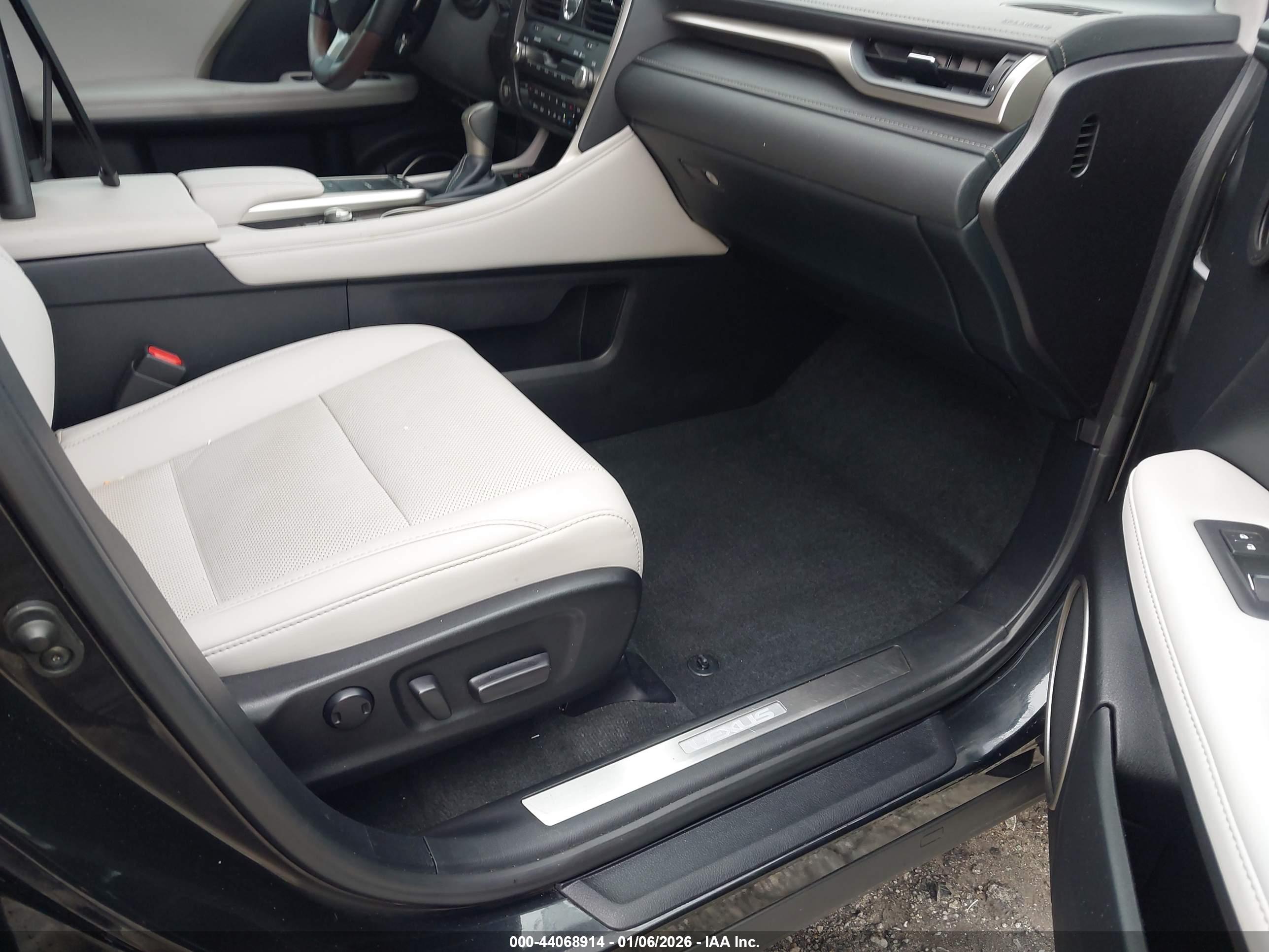 LEXUS RX image 5