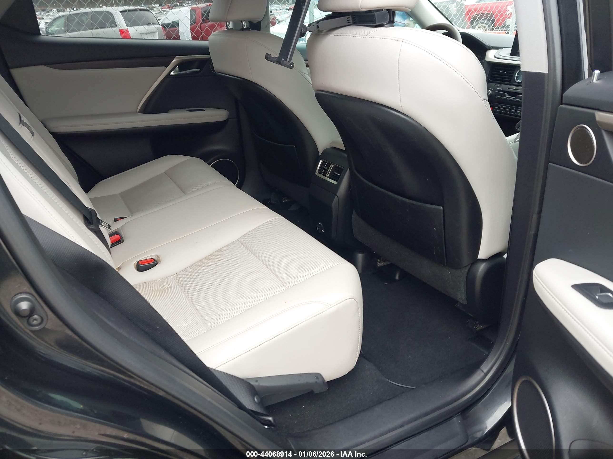 LEXUS RX image 8