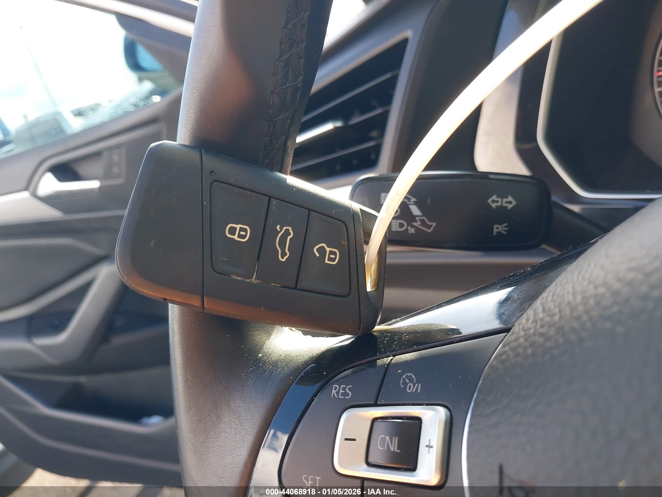 VOLKSWAGEN JETTA image 11