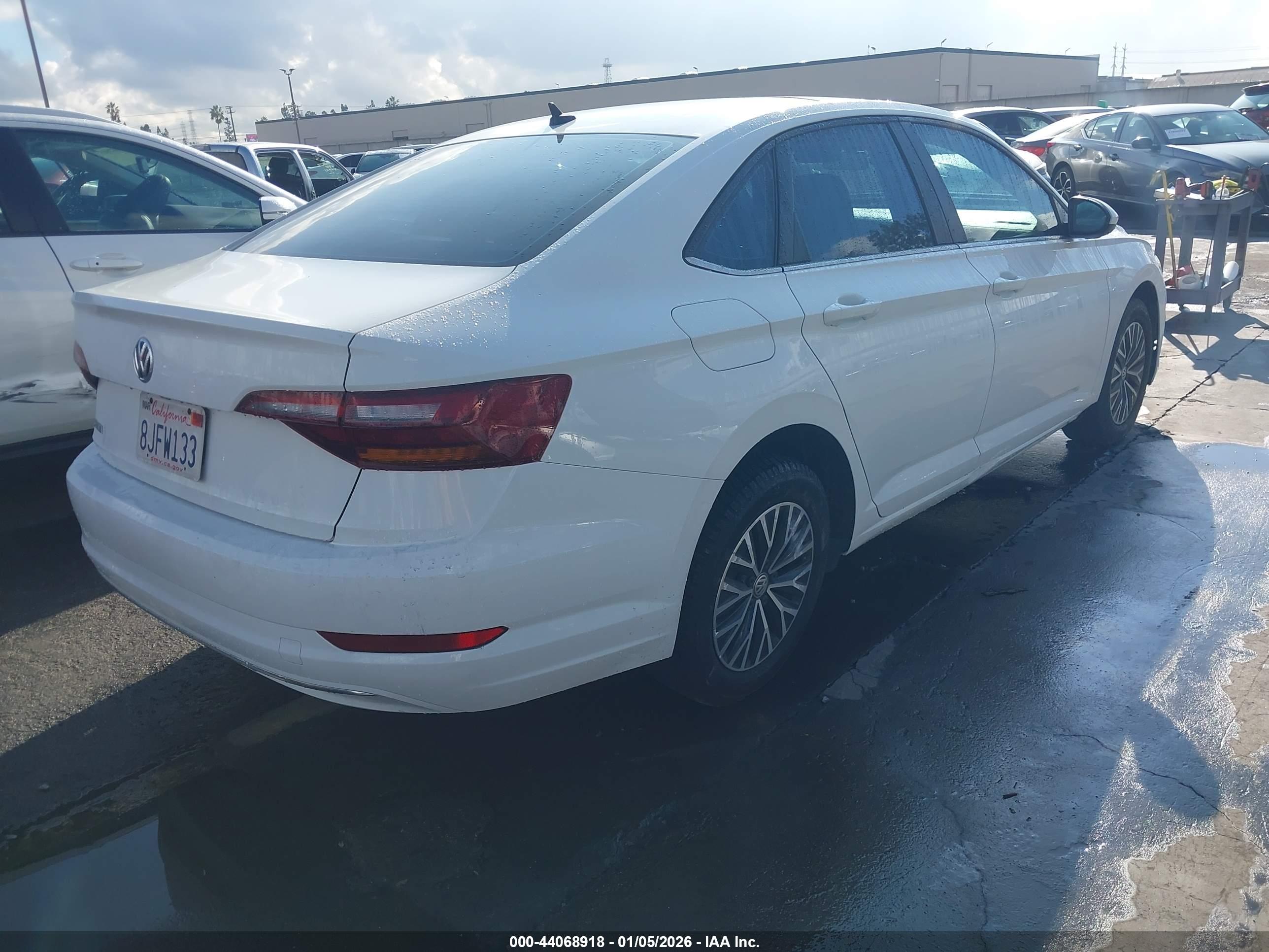 VOLKSWAGEN JETTA image 4