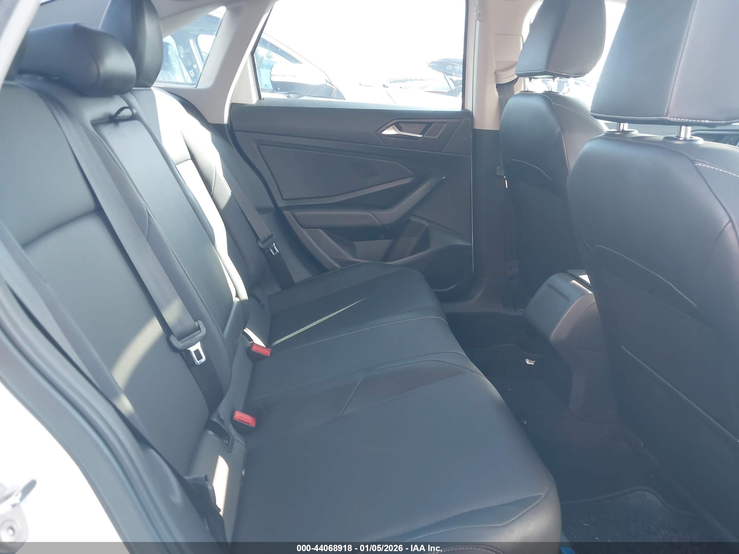 VOLKSWAGEN JETTA image 8