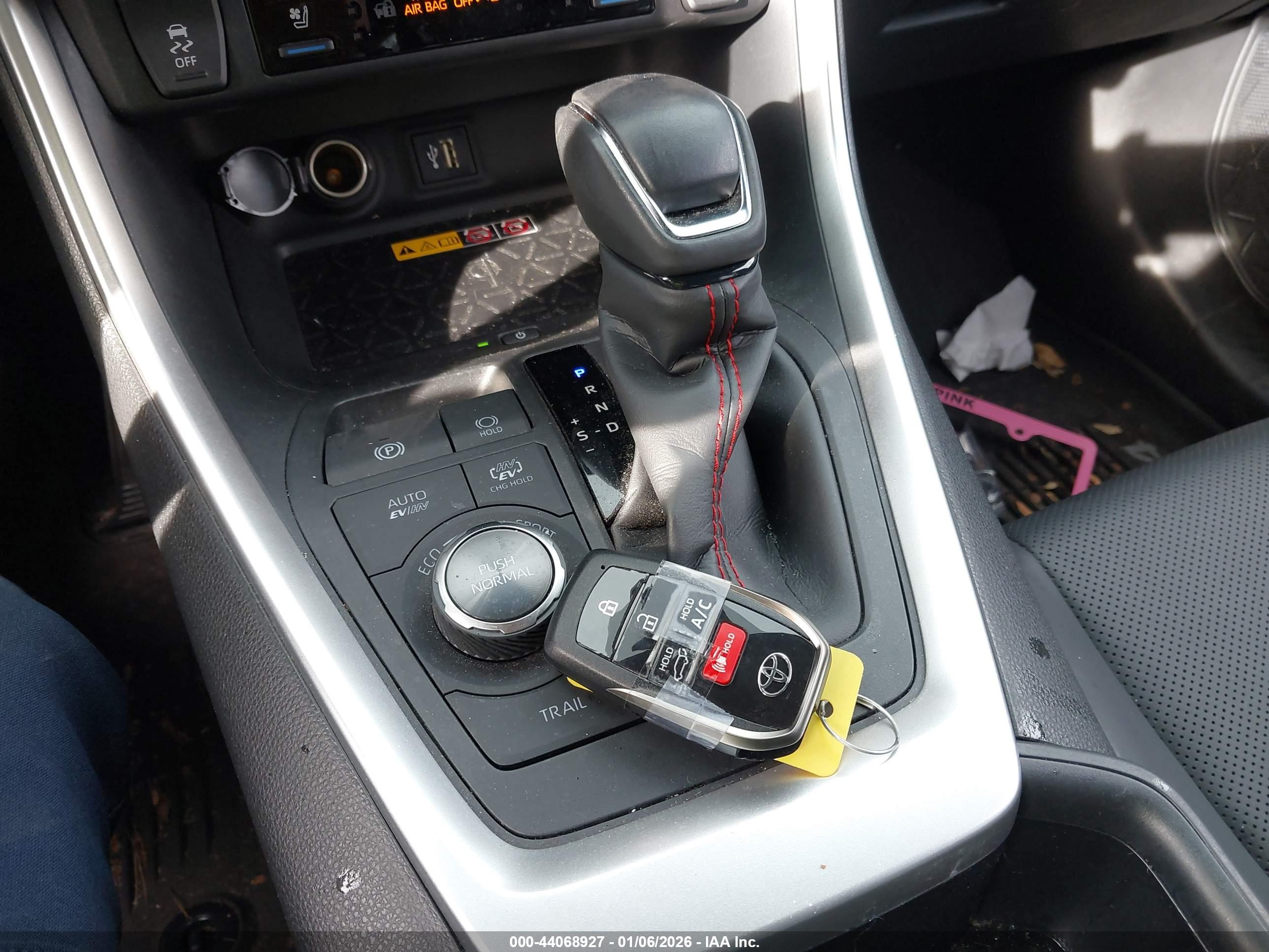 TOYOTA RAV4 image 11