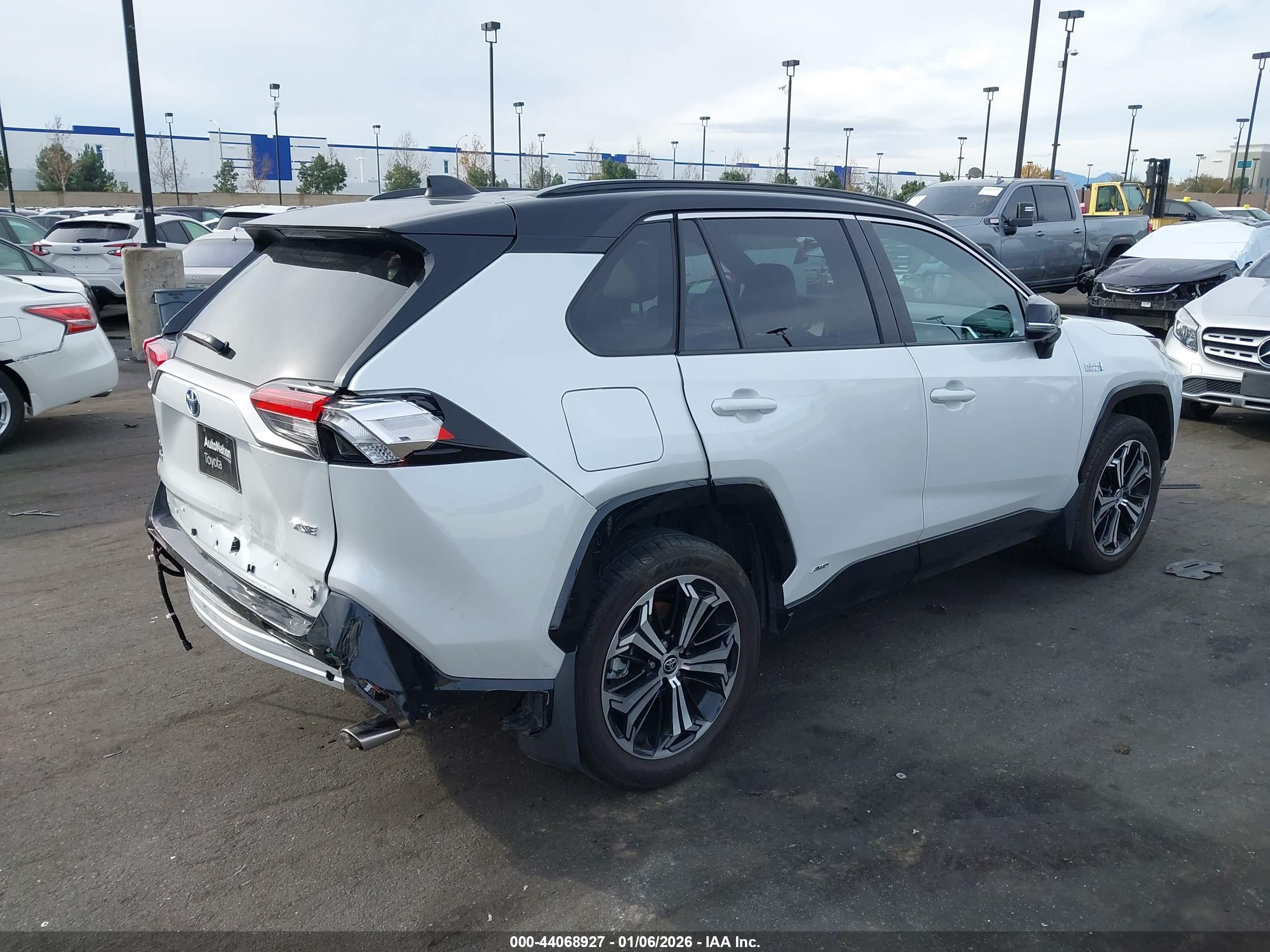 TOYOTA RAV4 image 4
