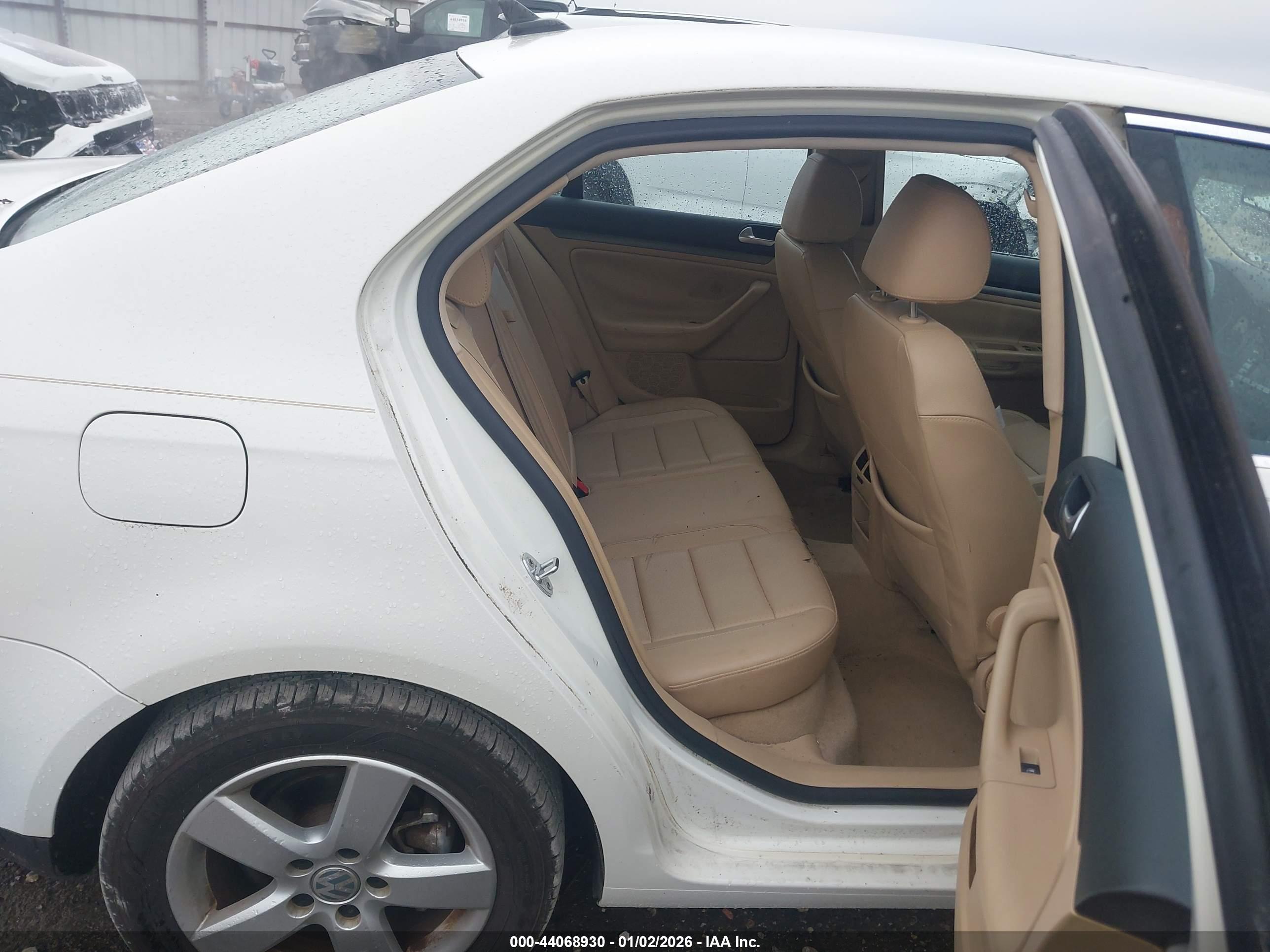 VOLKSWAGEN JETTA image 8