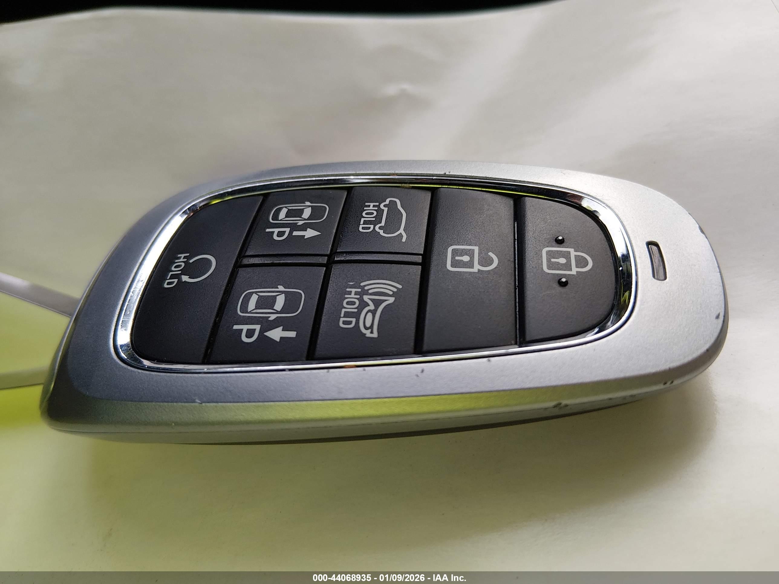 HYUNDAI SANTA image 11