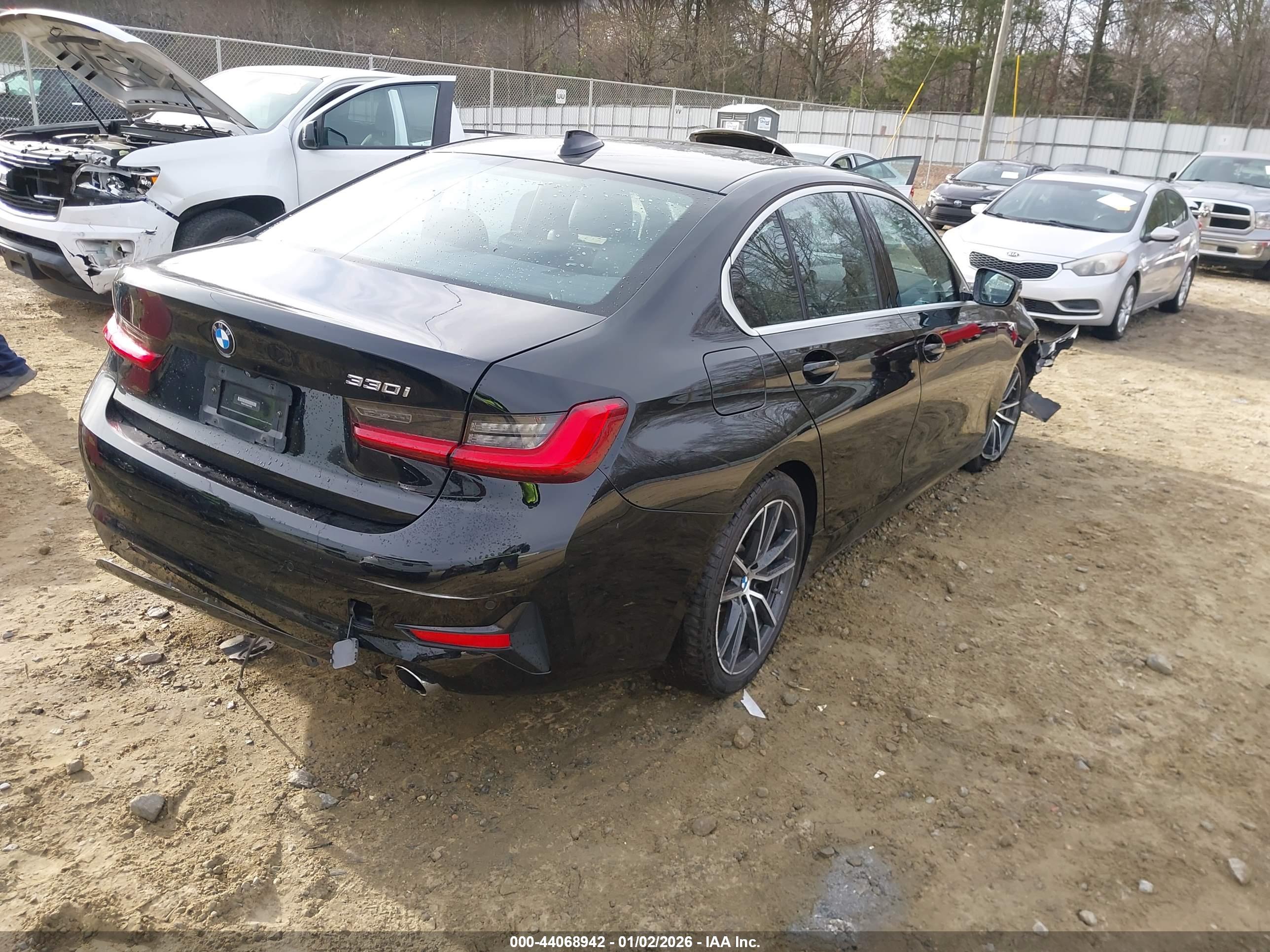 BMW 330I image 4