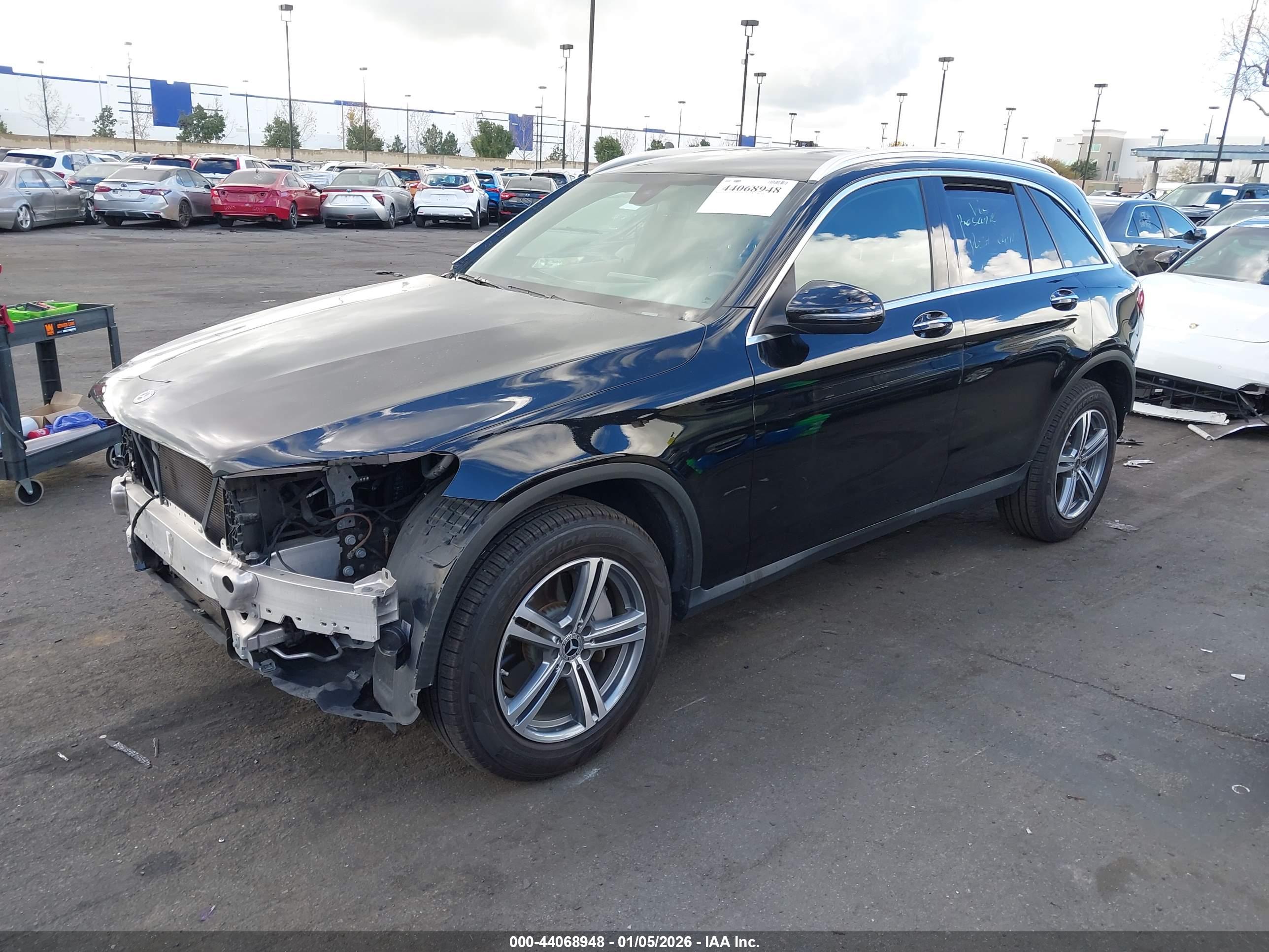 MERCEDES-BENZ GLC image 2