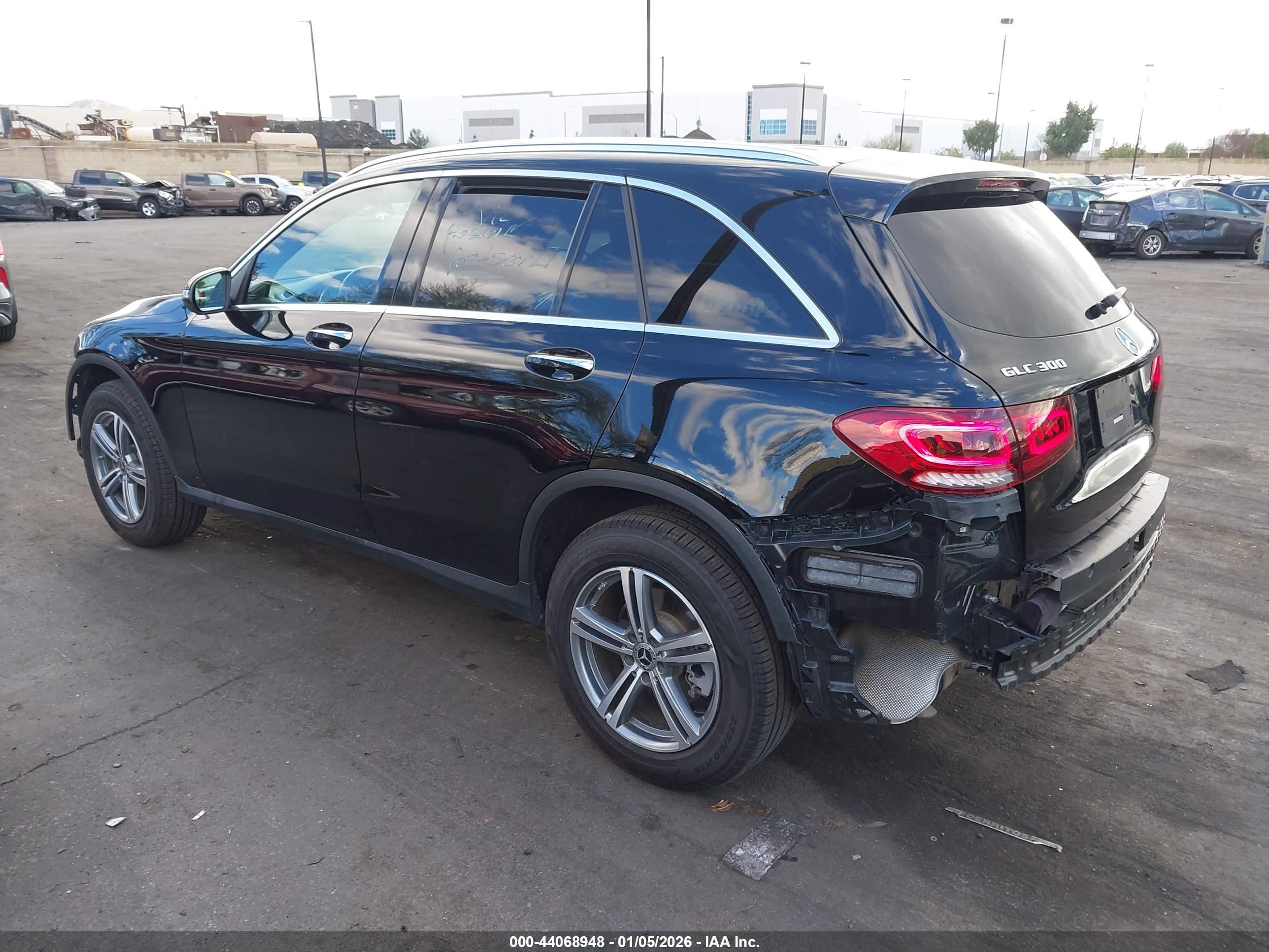 MERCEDES-BENZ GLC image 3