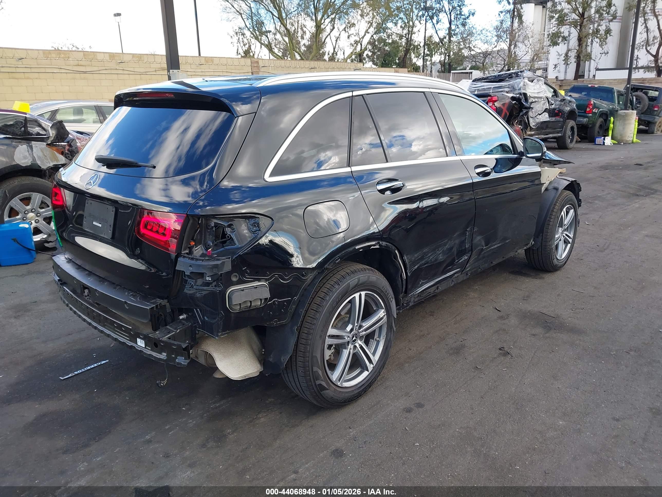 MERCEDES-BENZ GLC image 4