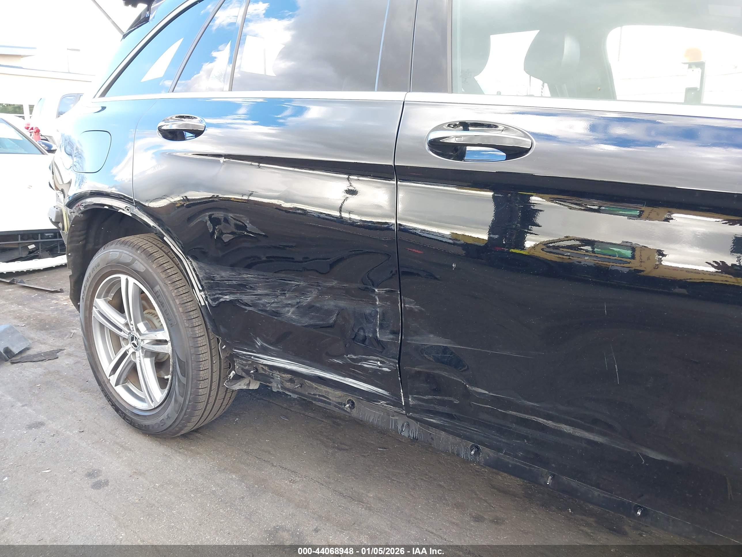 MERCEDES-BENZ GLC image 6