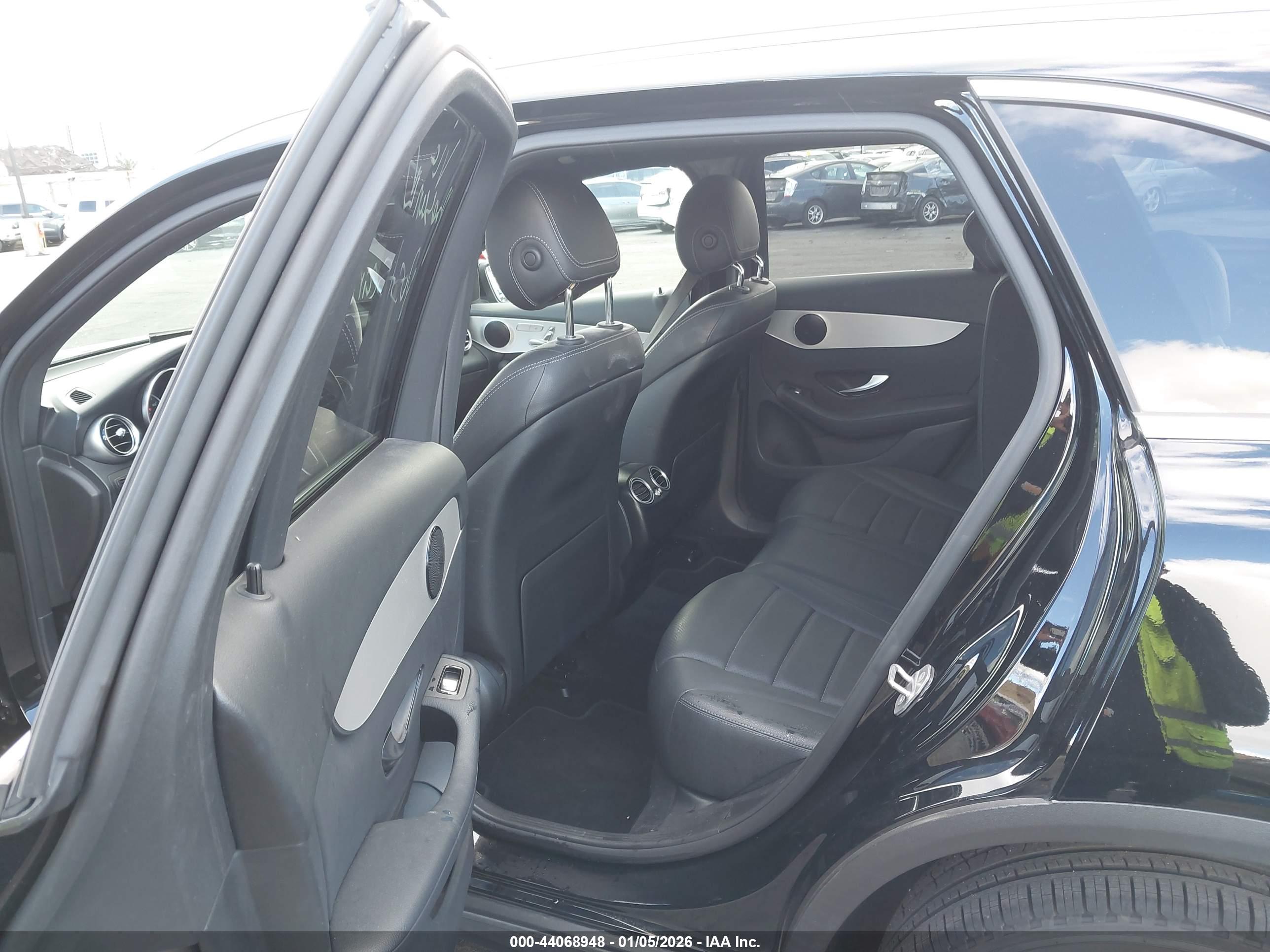MERCEDES-BENZ GLC image 8
