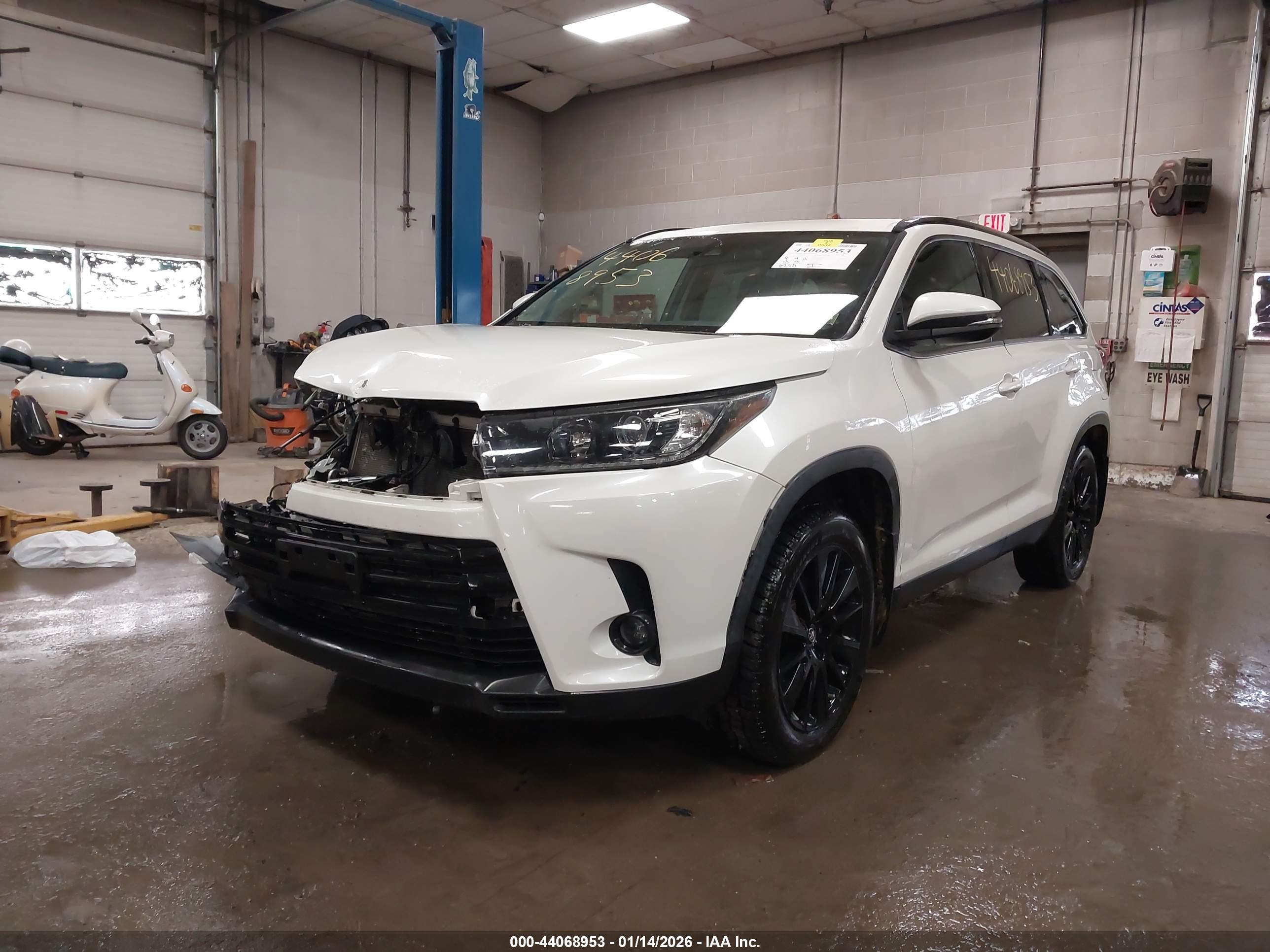 TOYOTA HIGHLANDER image 2