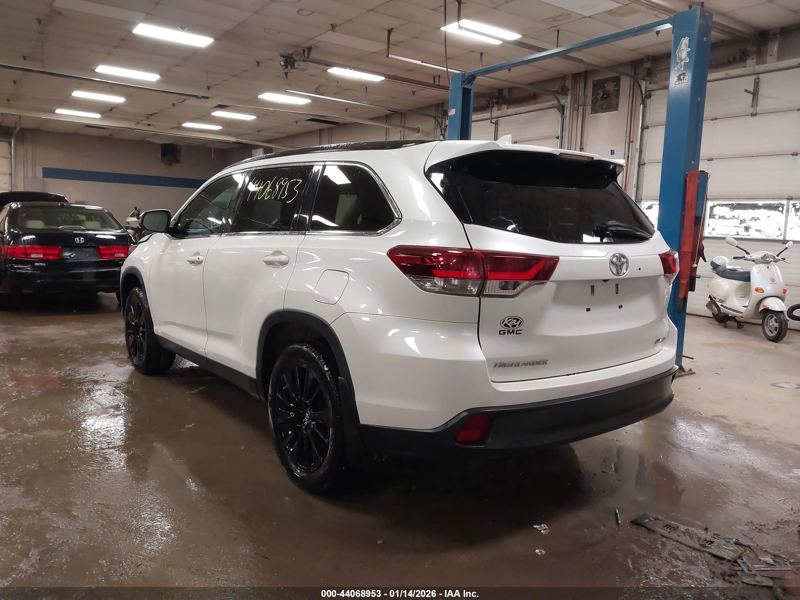 TOYOTA HIGHLANDER image 3