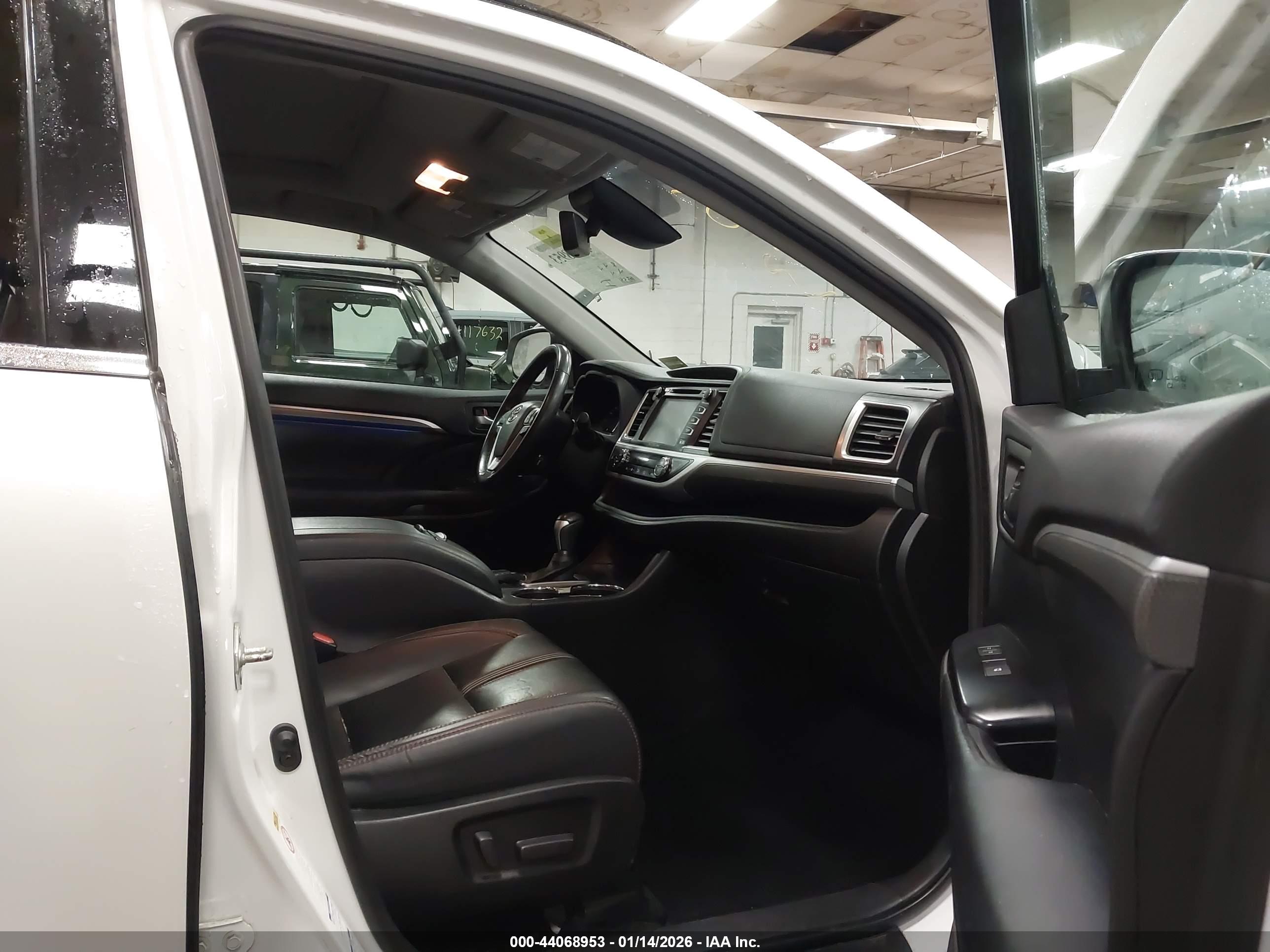 TOYOTA HIGHLANDER image 5