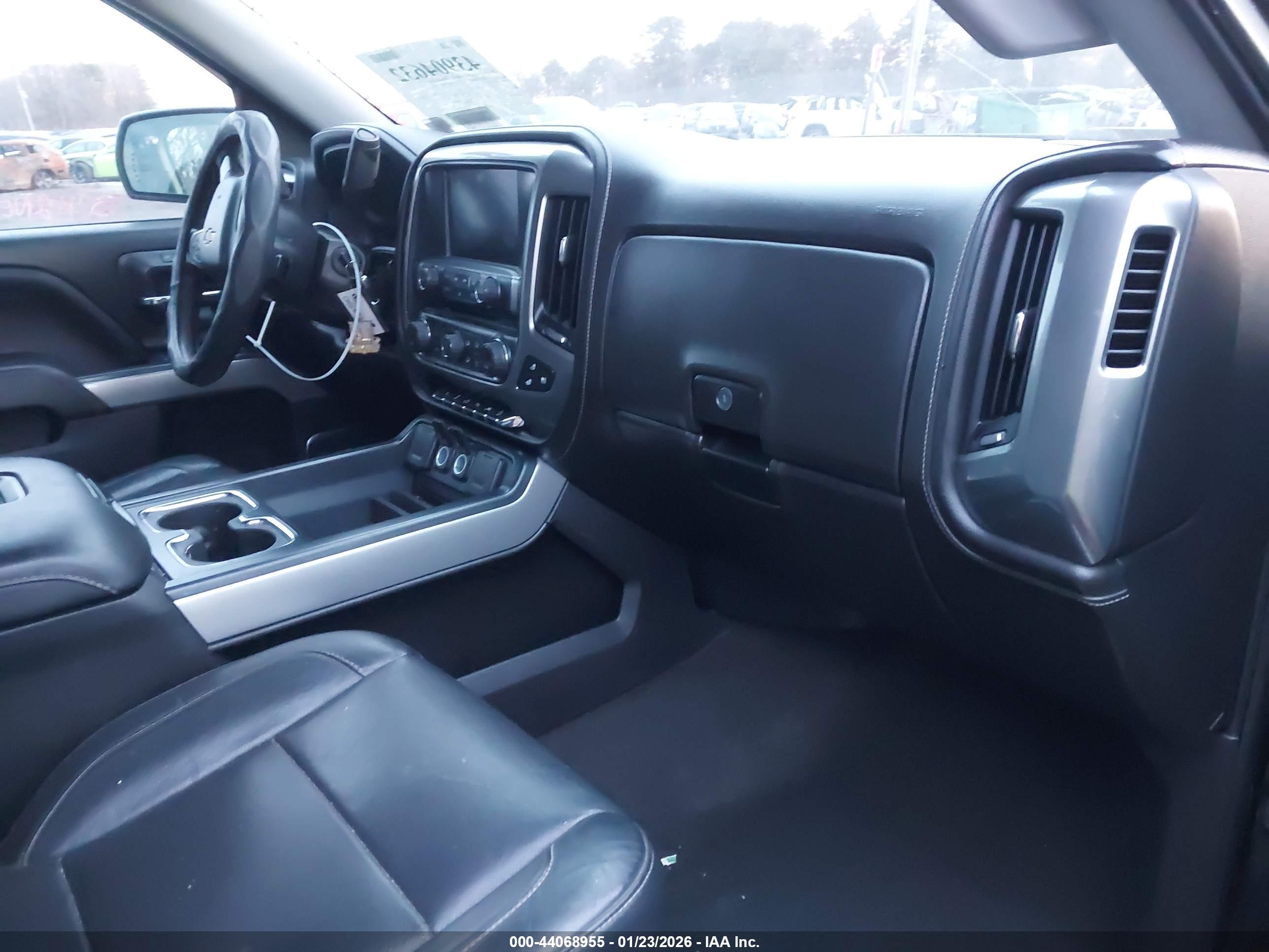CHEVROLET SILVERADO image 5