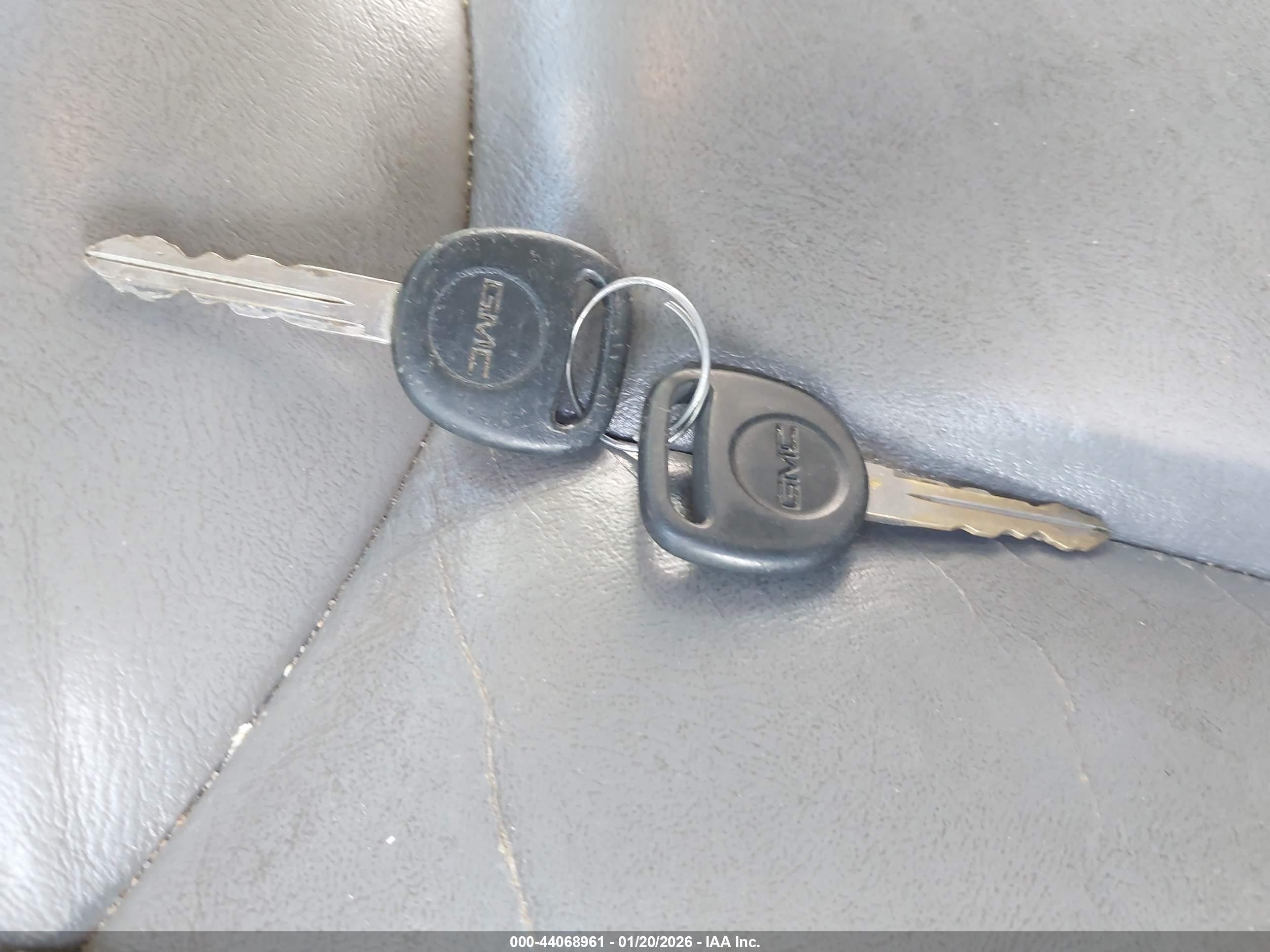 GMC YUKON image 11