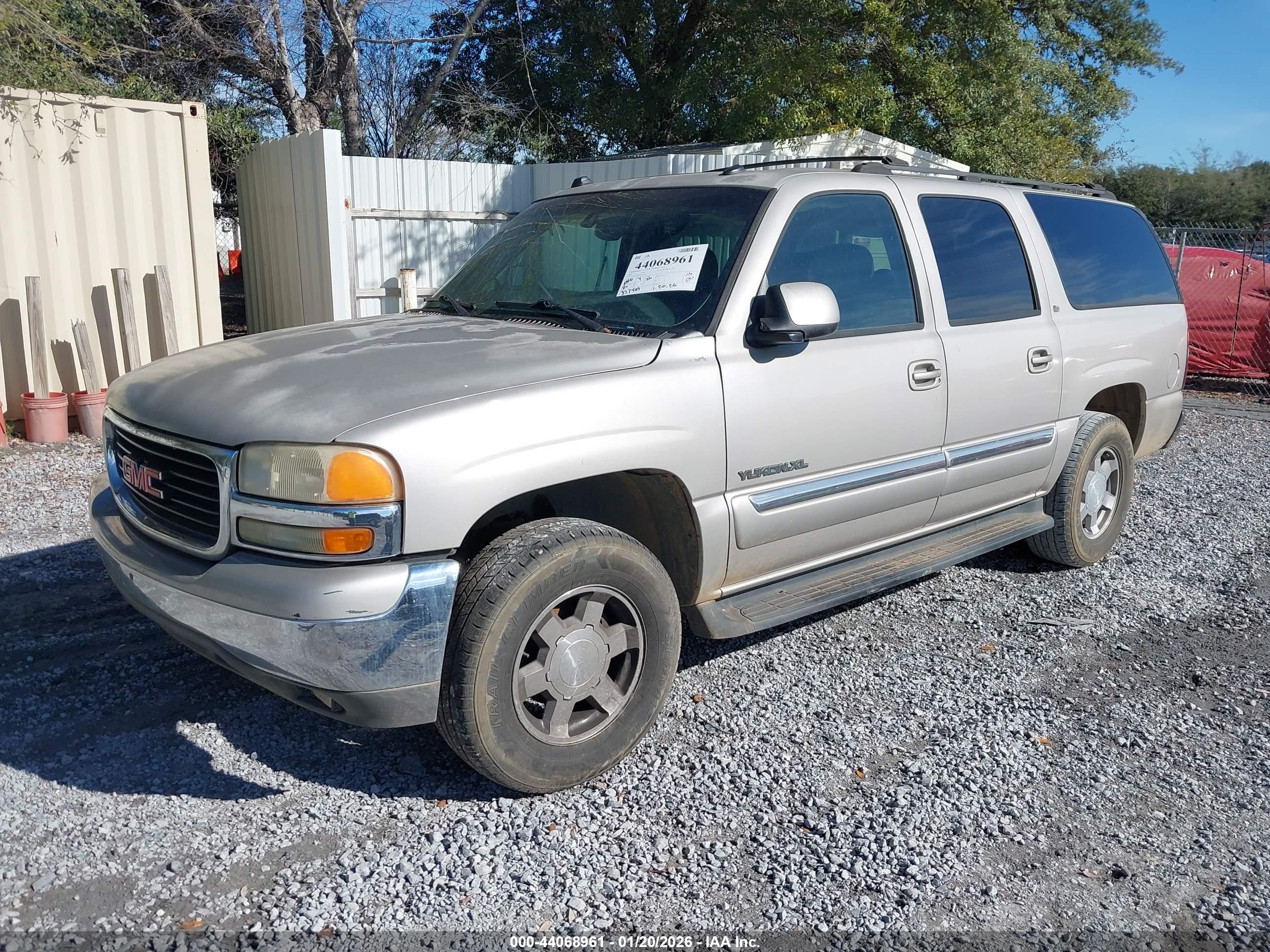 GMC YUKON image 2