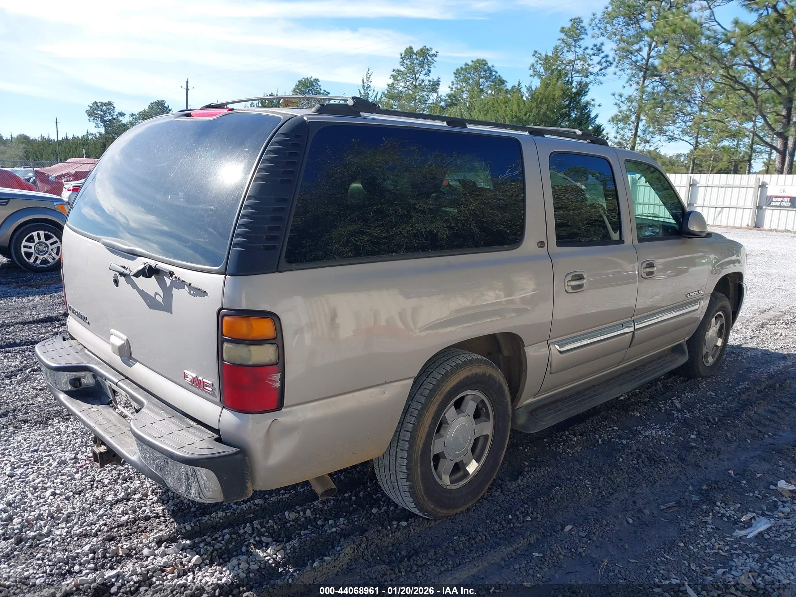 GMC YUKON image 4