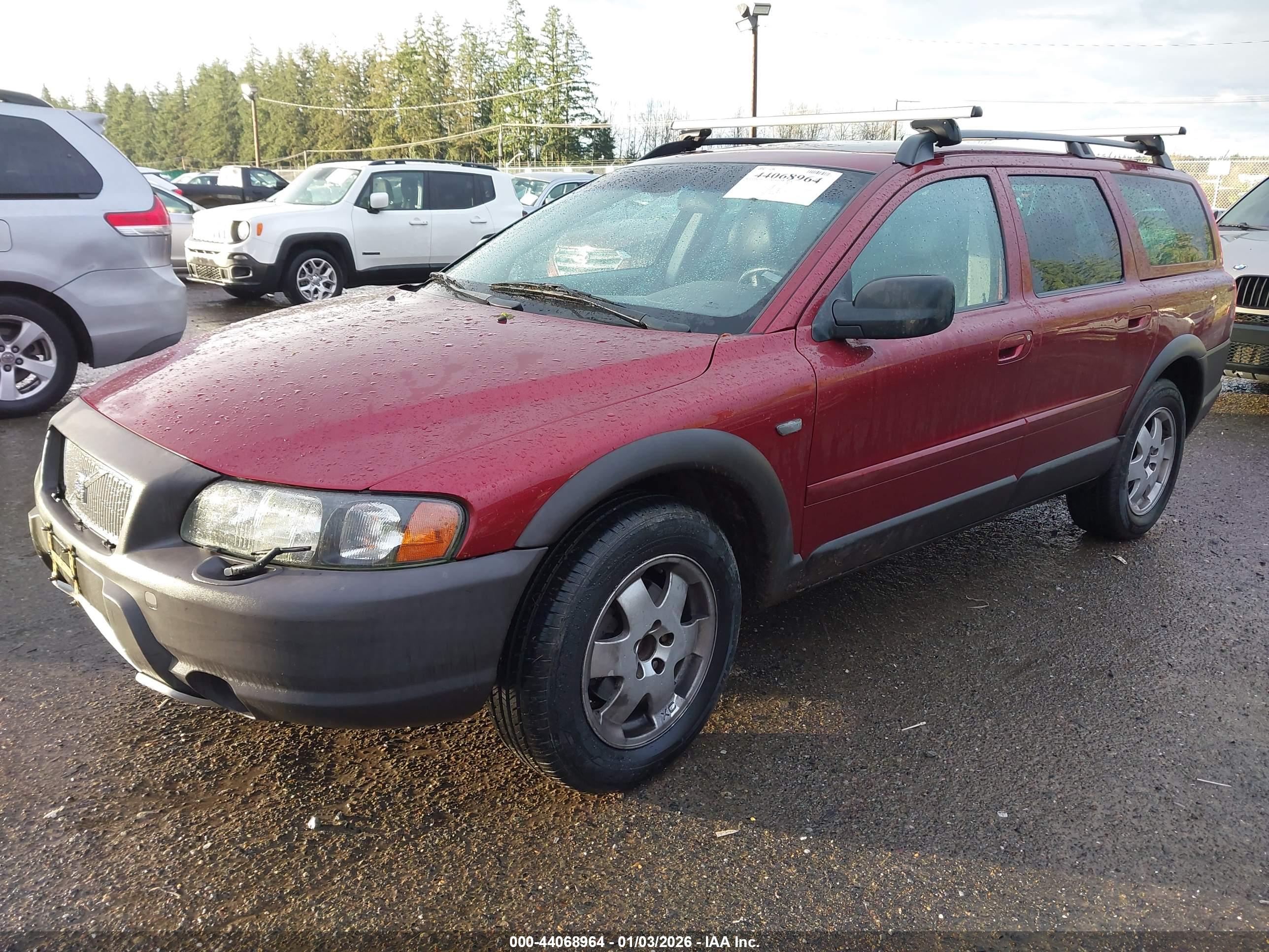VOLVO XC70 image 2