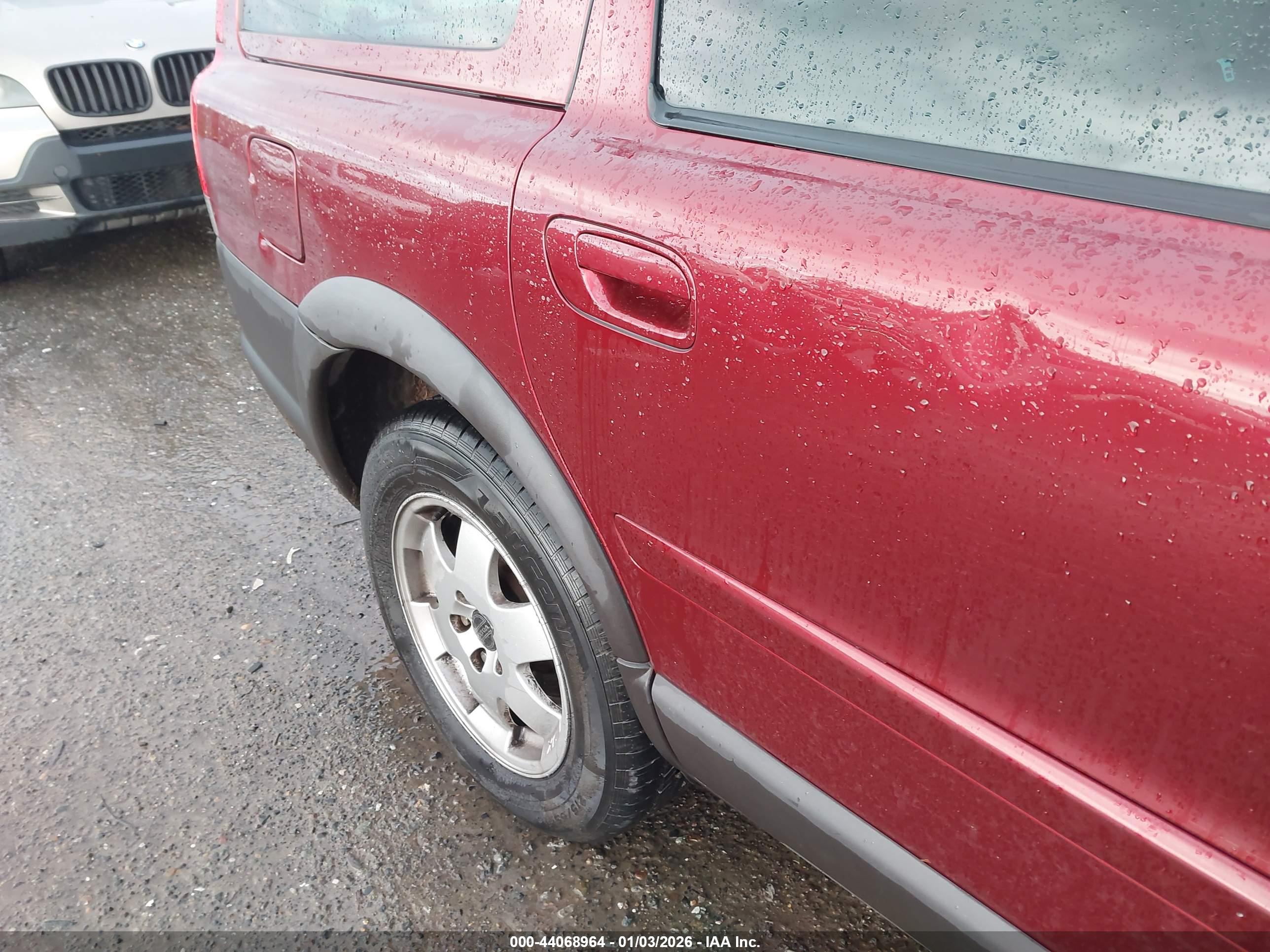 VOLVO XC70 image 6