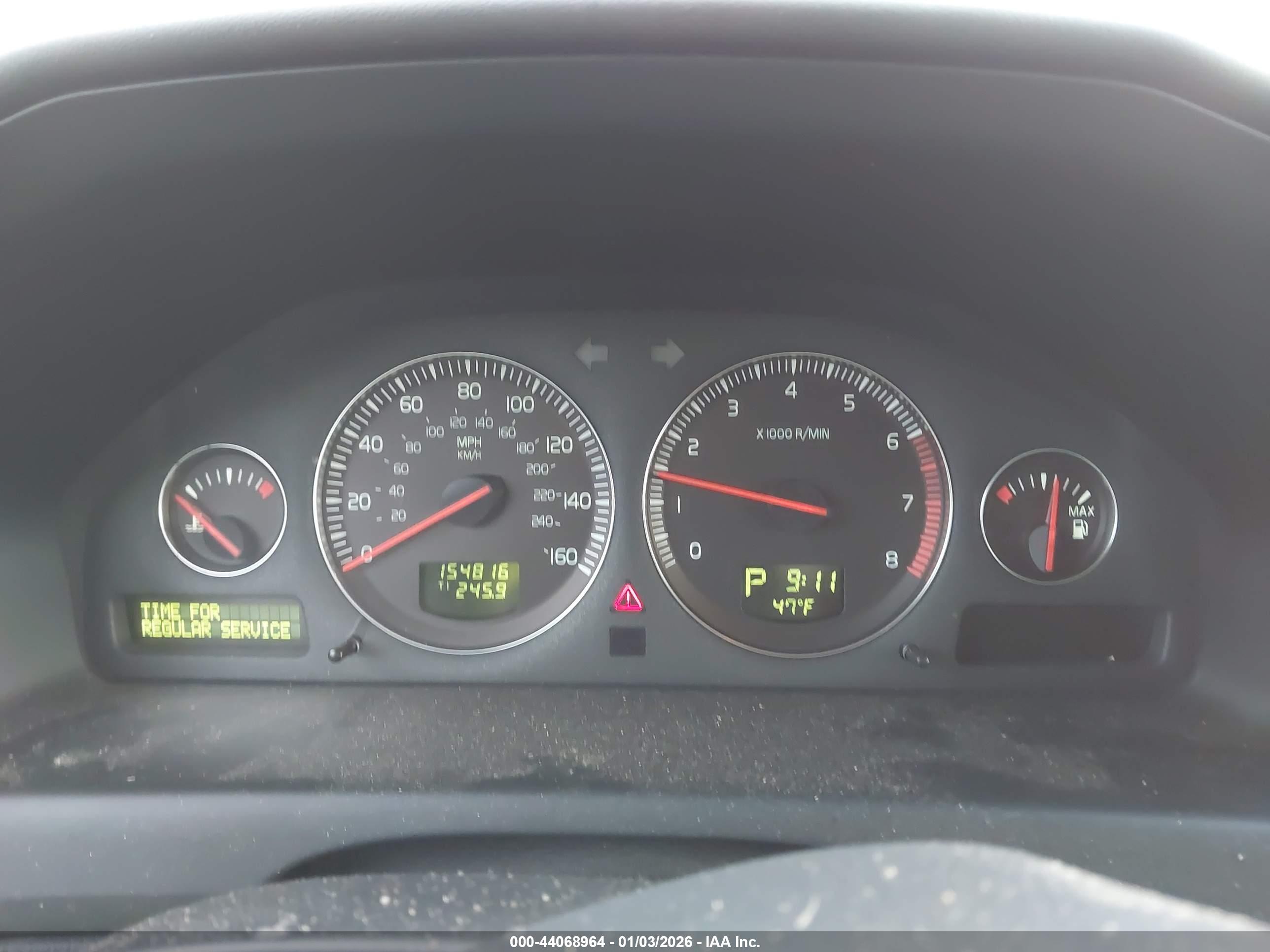 VOLVO XC70 image 7