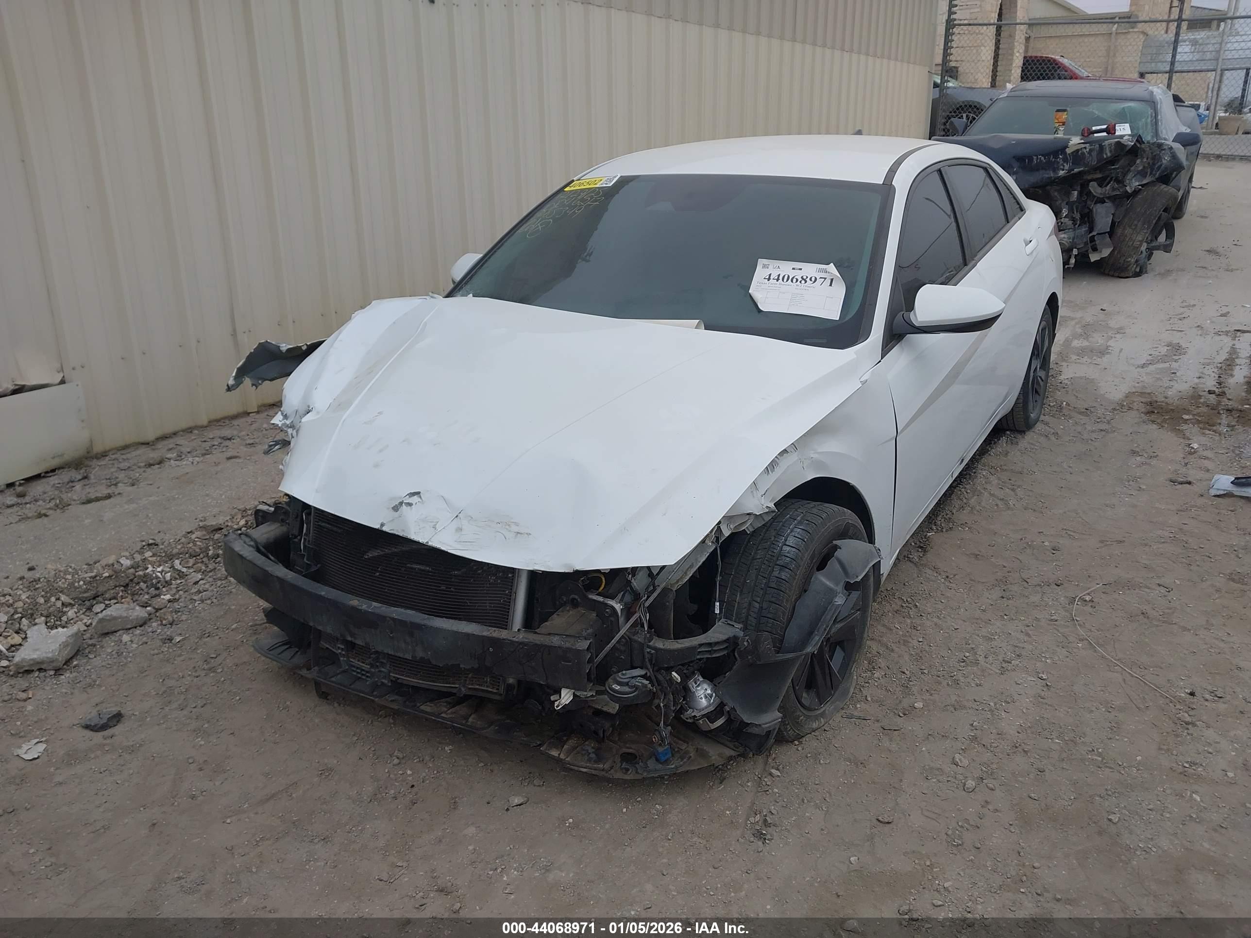 HYUNDAI ELANTRA image 6