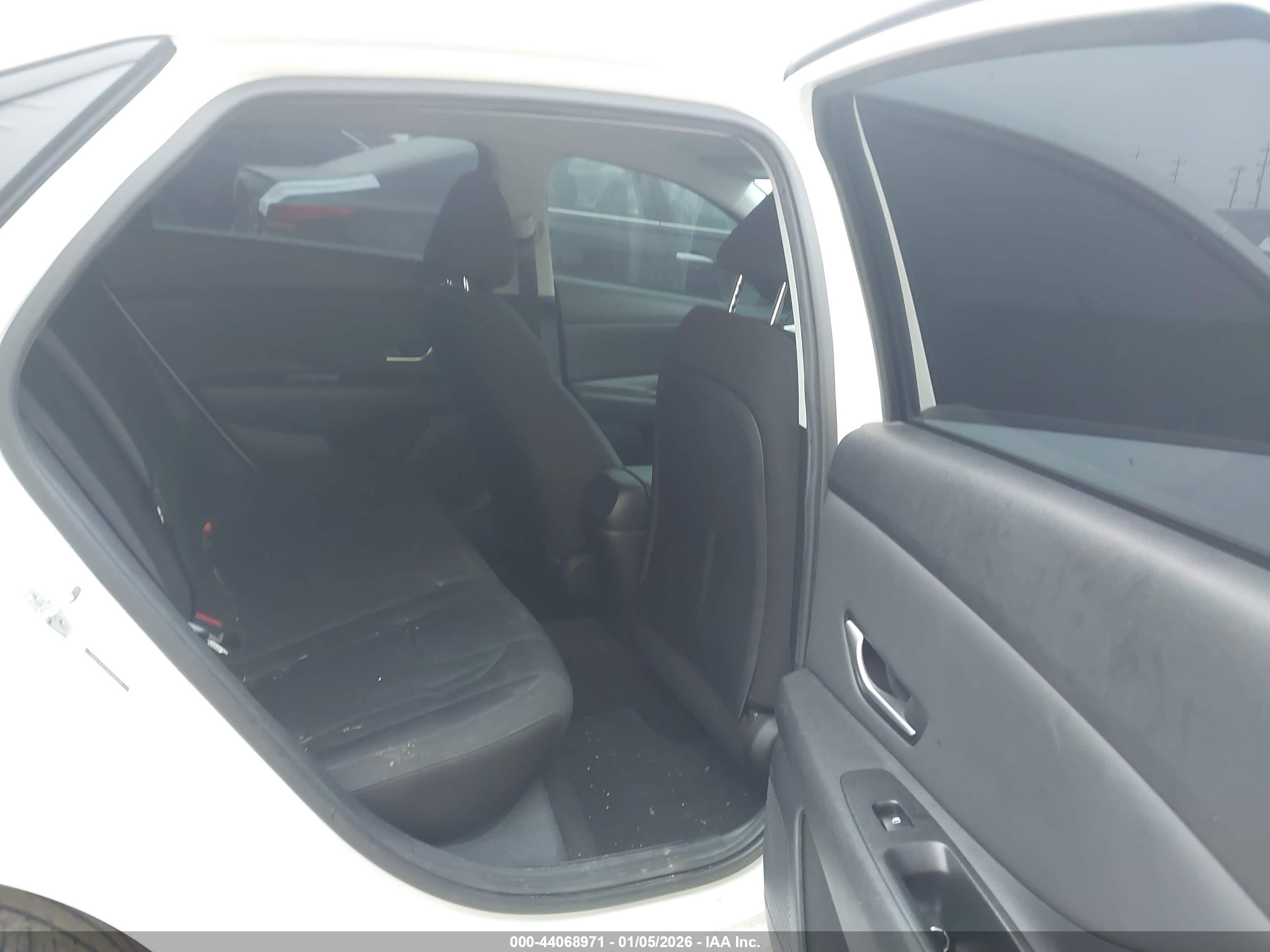 HYUNDAI ELANTRA image 8