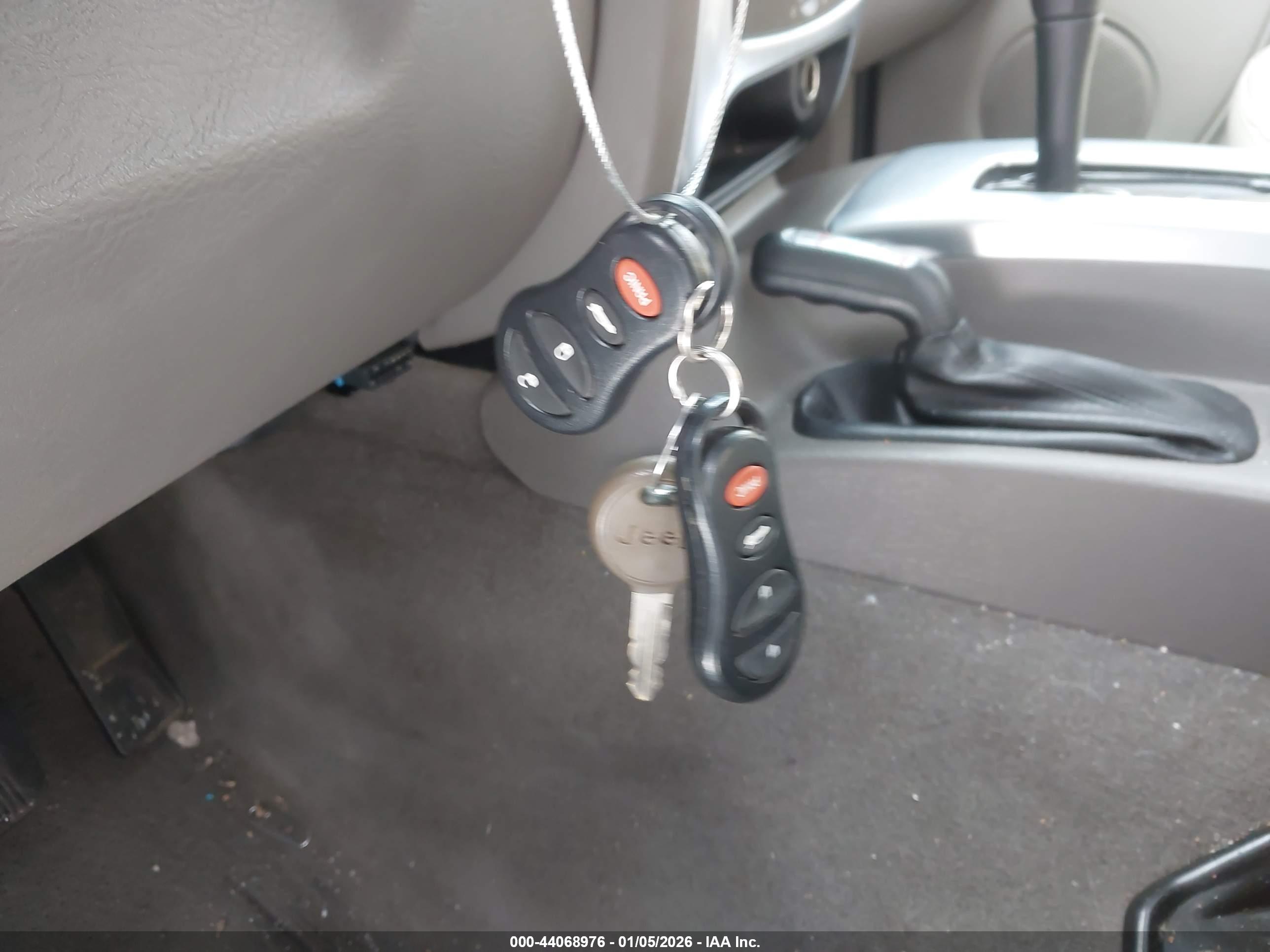JEEP LIBERTY image 11