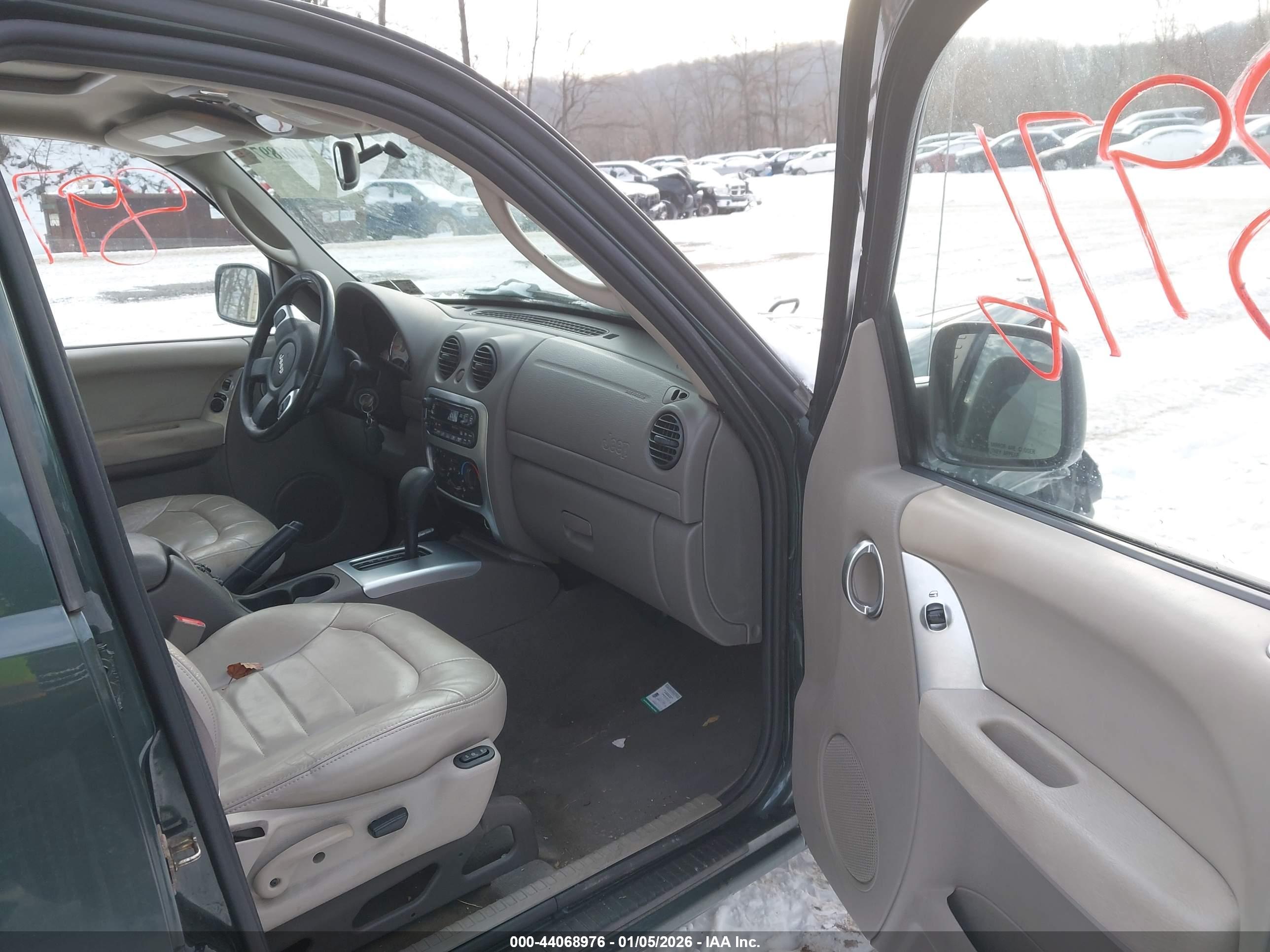 JEEP LIBERTY image 5