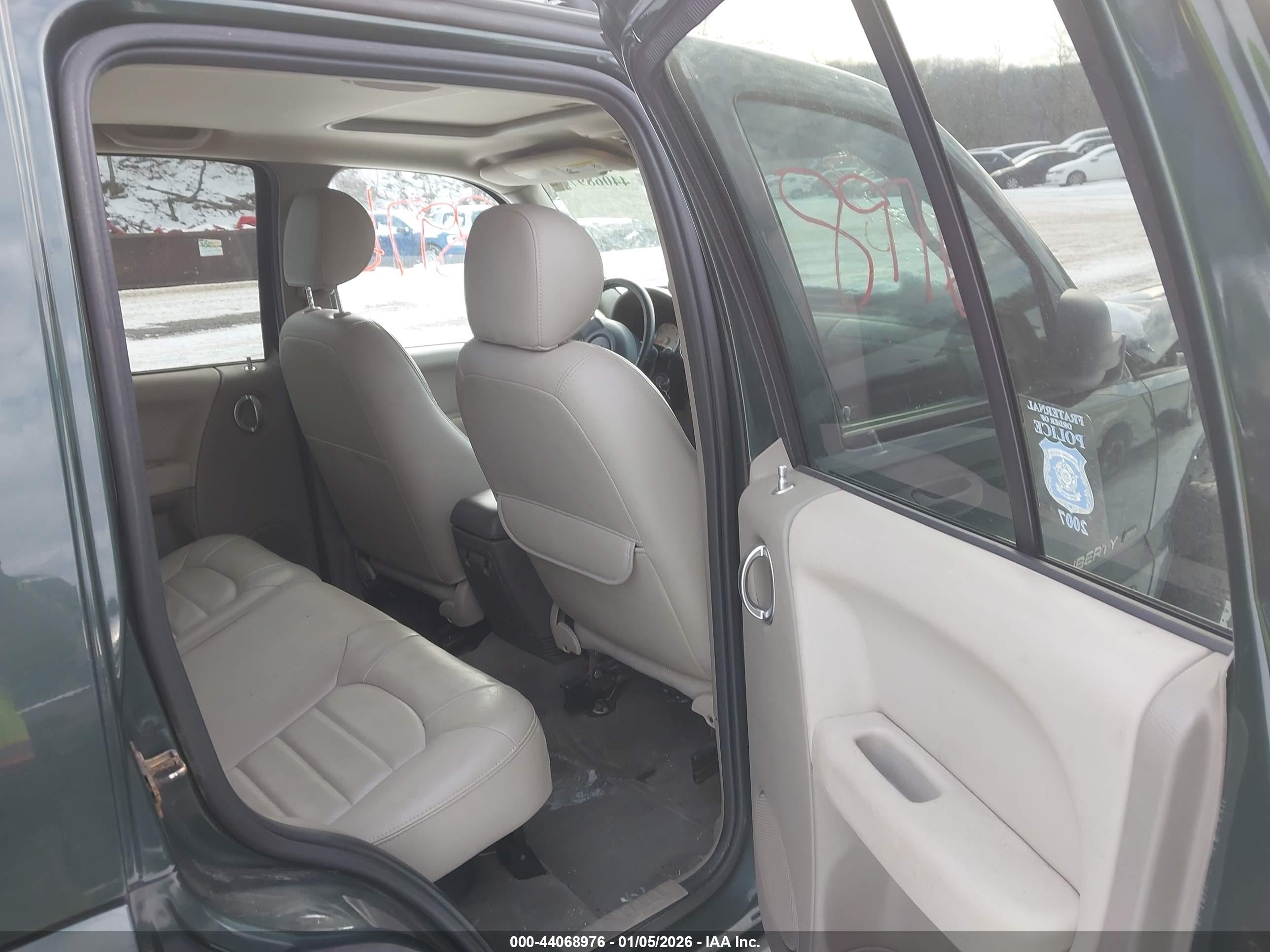 JEEP LIBERTY image 8